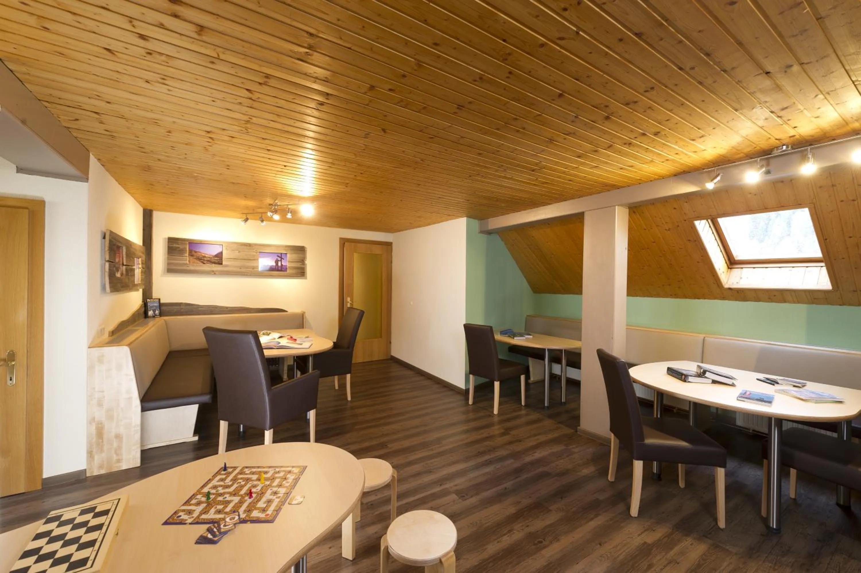 Communal lounge/ TV room in Eggerhof