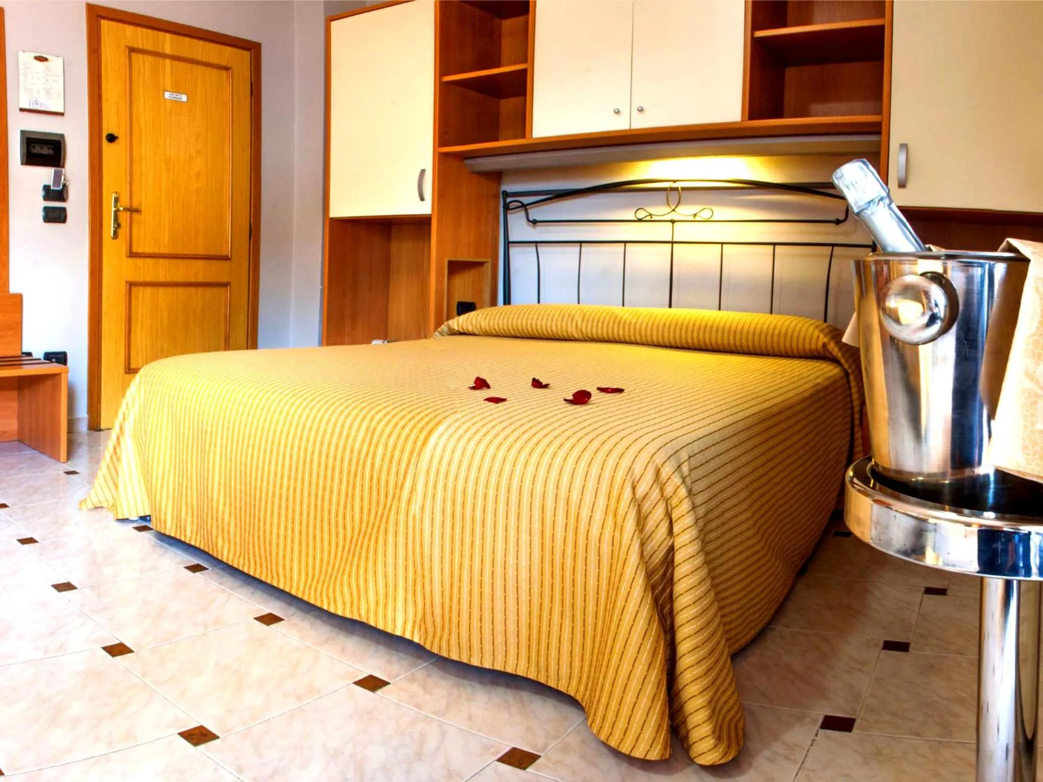 Photo of the whole room, Bed in La Vigna Hotel