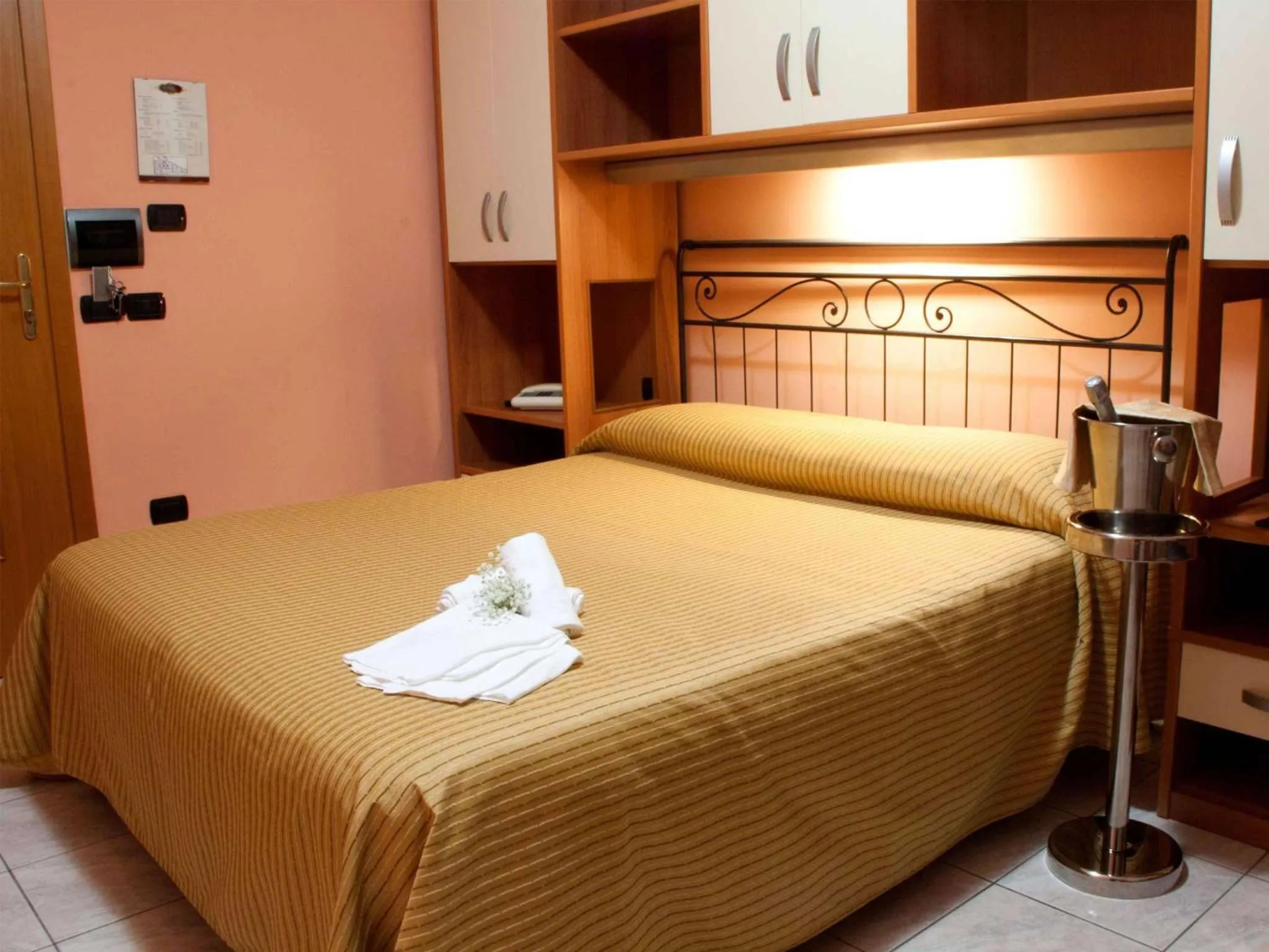 Photo of the whole room, Bed in La Vigna Hotel