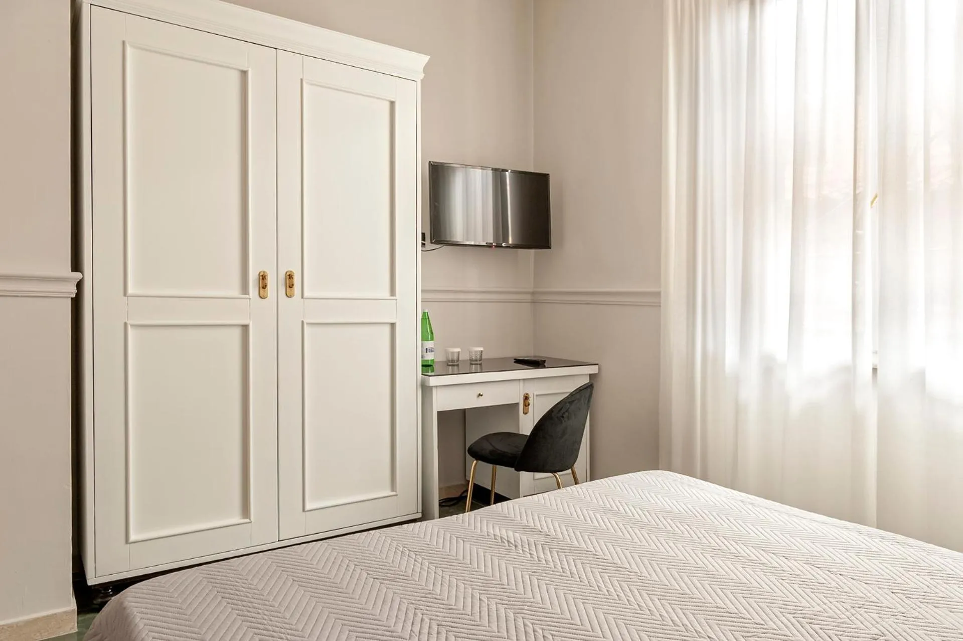 furniture, Bed in The Port Residence