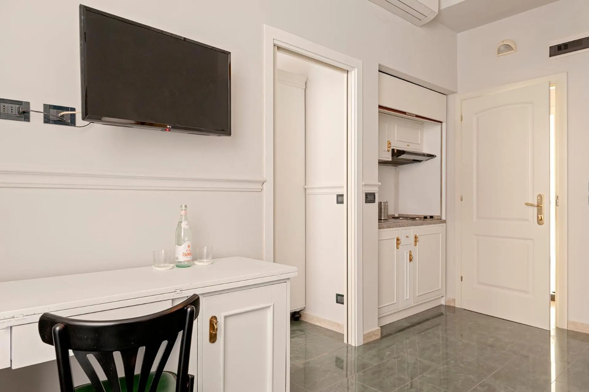 Kitchen or kitchenette in The Port Residence