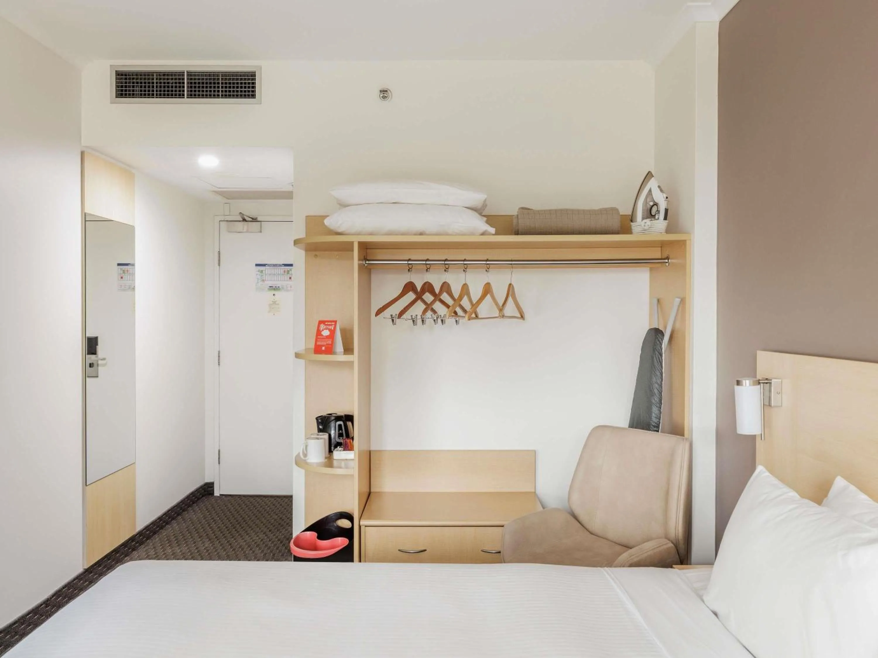 Bedroom, Bed in ibis Sydney Olympic Park