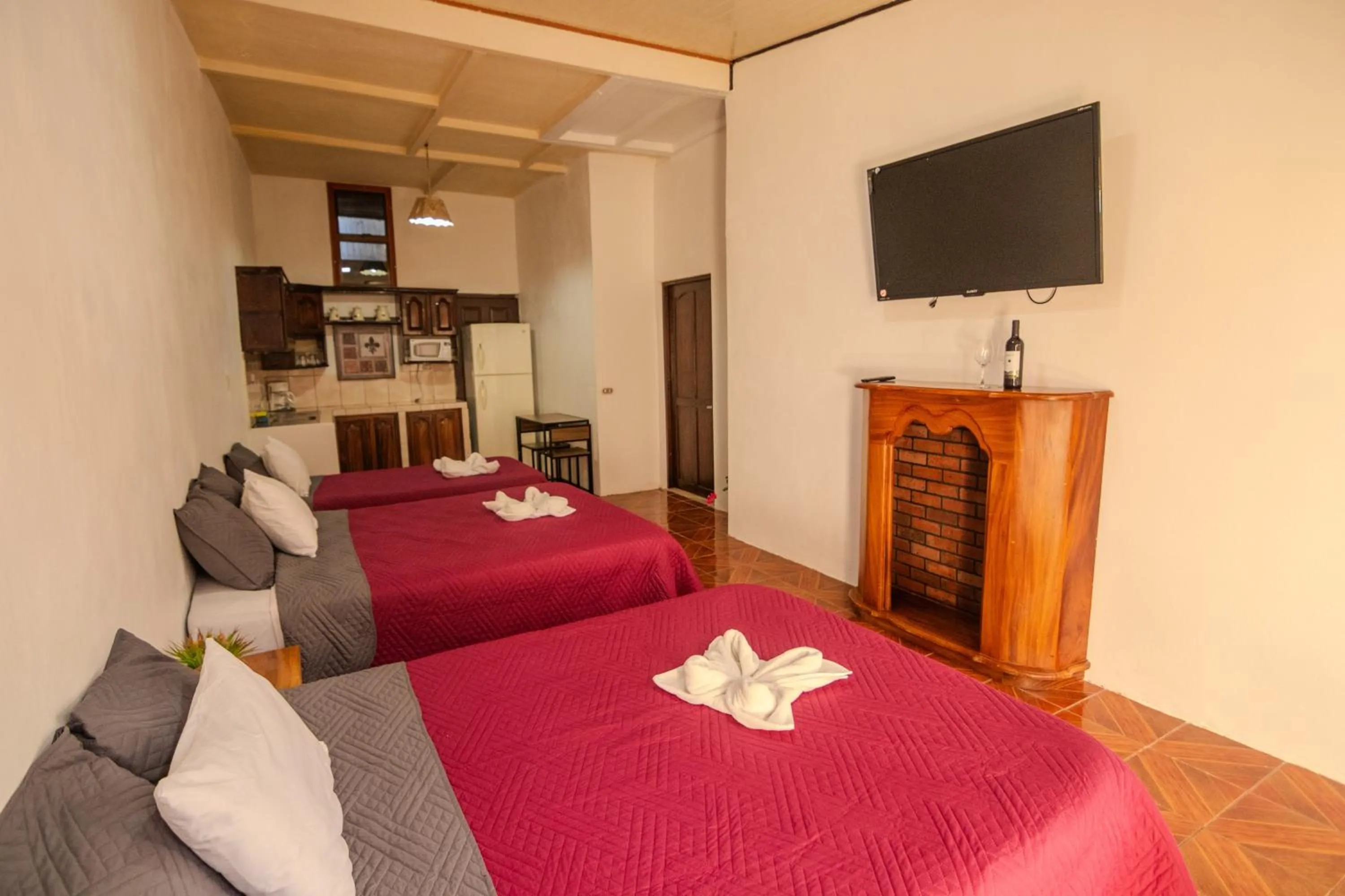 Bedroom, Bed in Hotel las Ardillas Monteverde