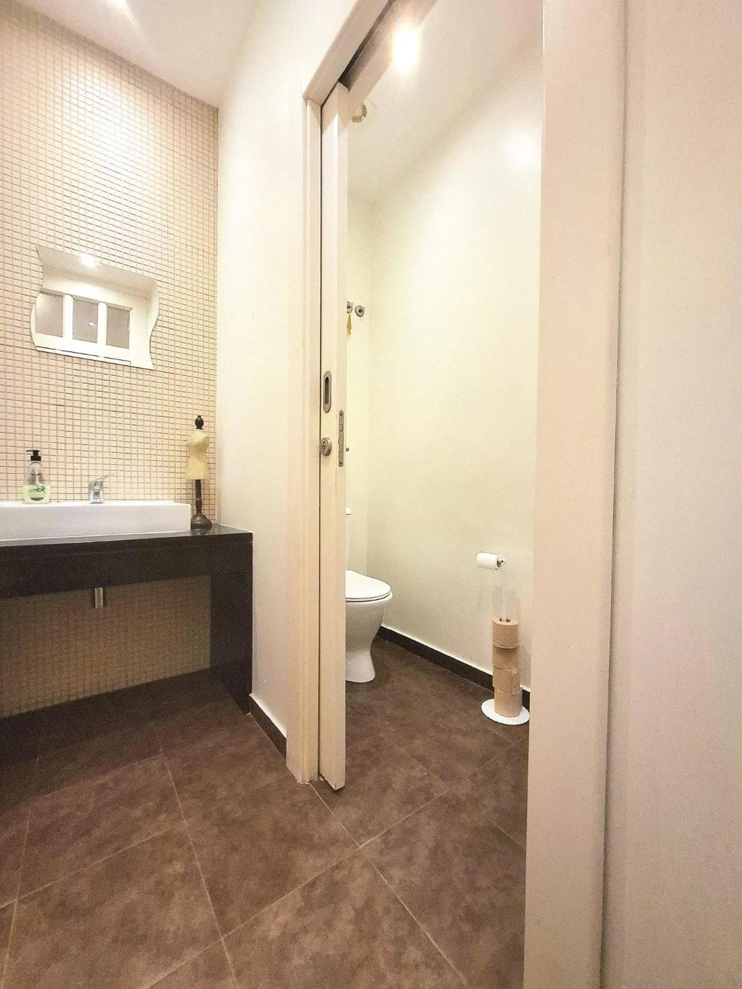 Toilet in Happy at Chiado