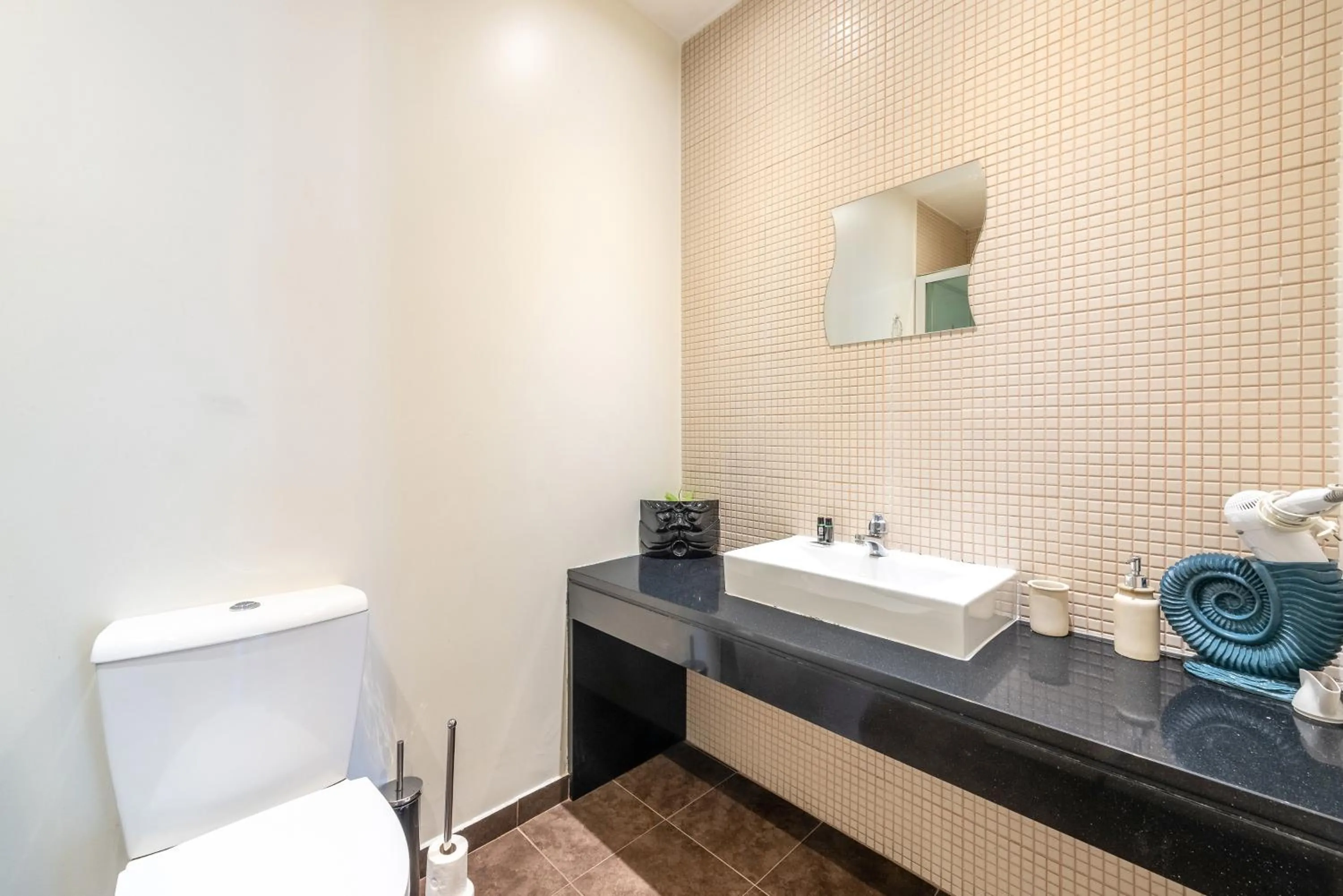 Toilet in Happy at Chiado