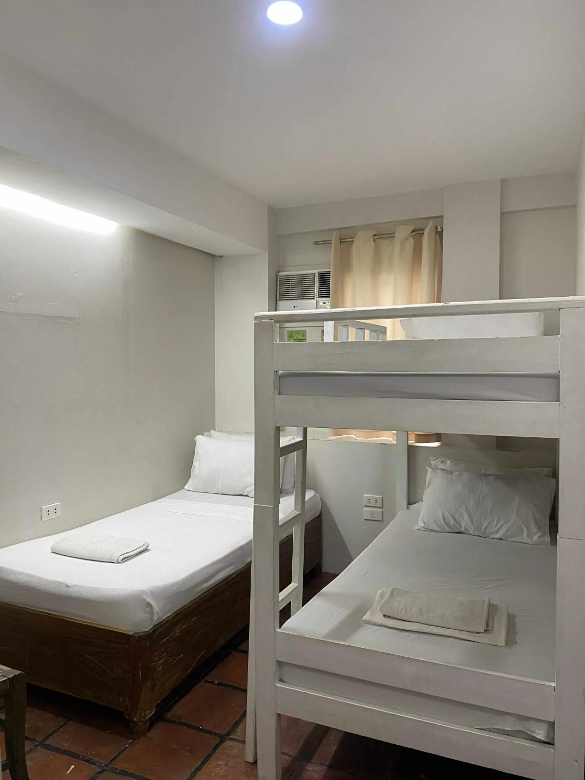 Bedroom, Bed in The Palacio de Laoag