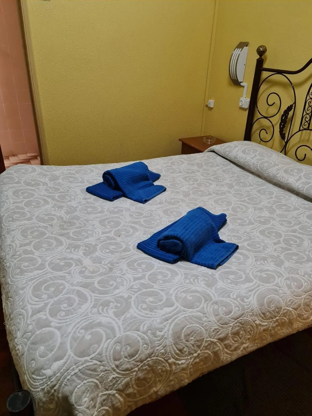 Bedroom, Bed in Pensao Residencial Flor dos Cavaleiros