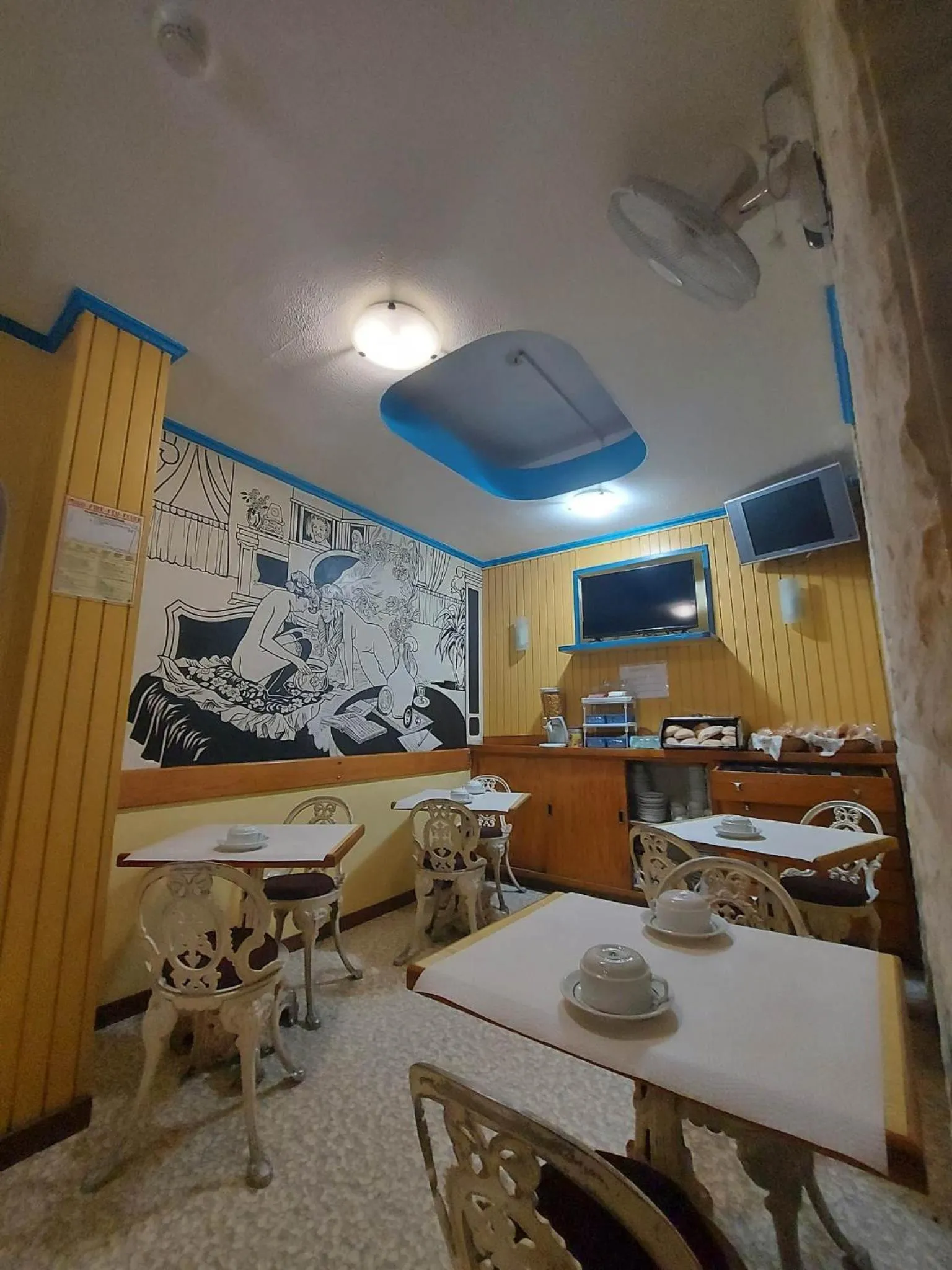 Buffet breakfast in Pensao Residencial Flor dos Cavaleiros