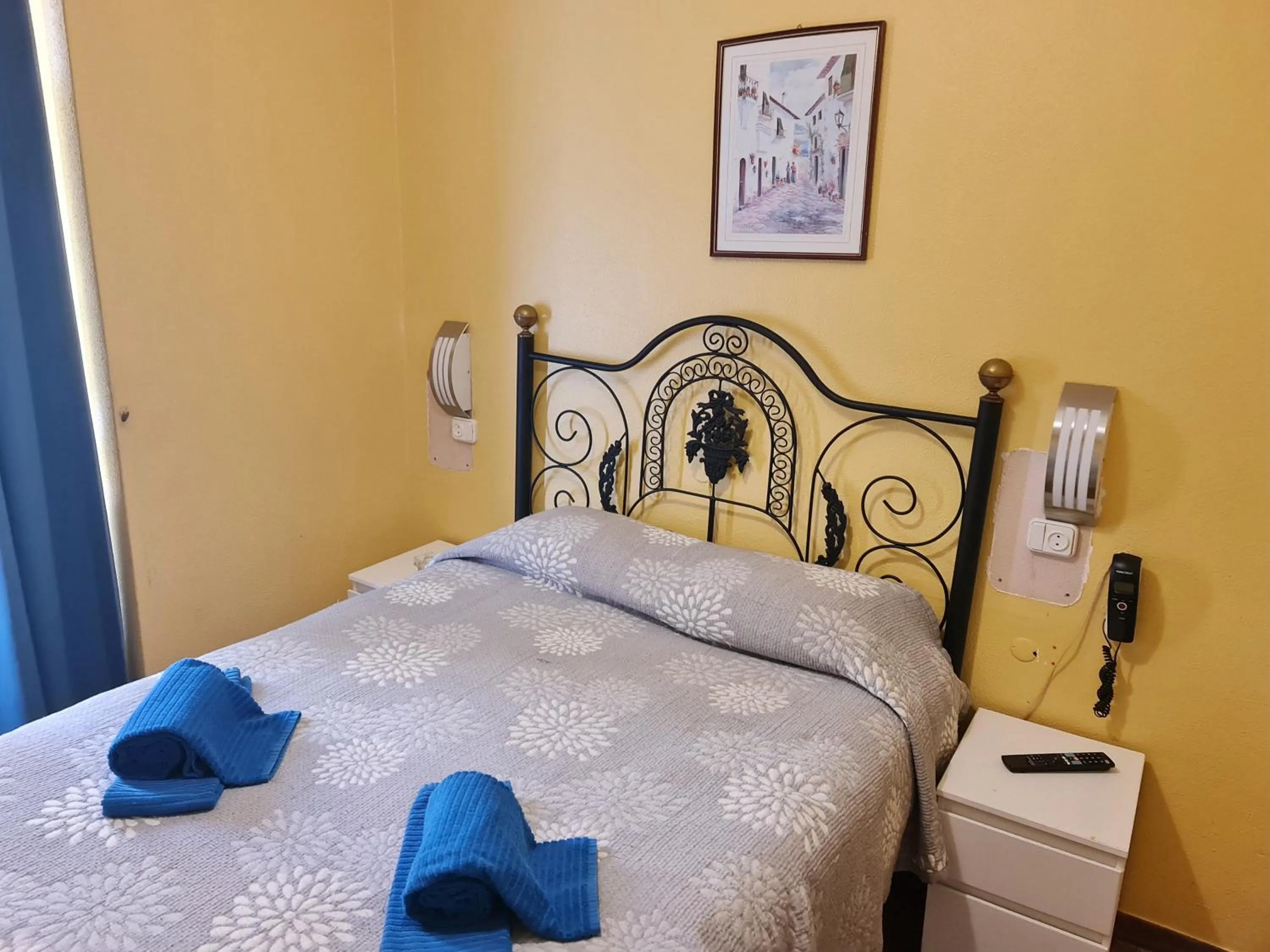 Bedroom, Bed in Pensao Residencial Flor dos Cavaleiros