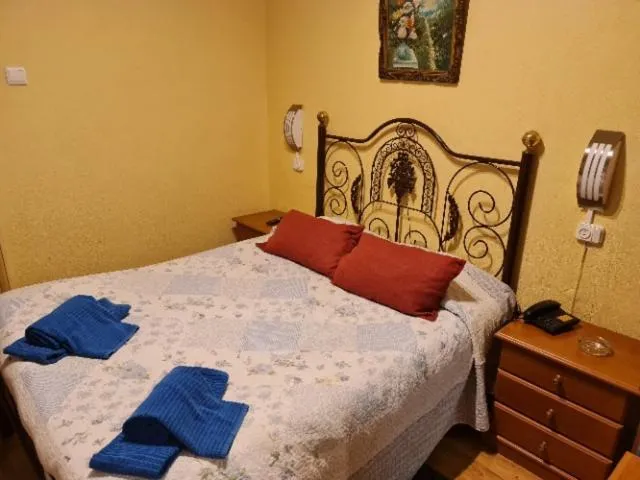 Bedroom, Bed in Pensao Residencial Flor dos Cavaleiros