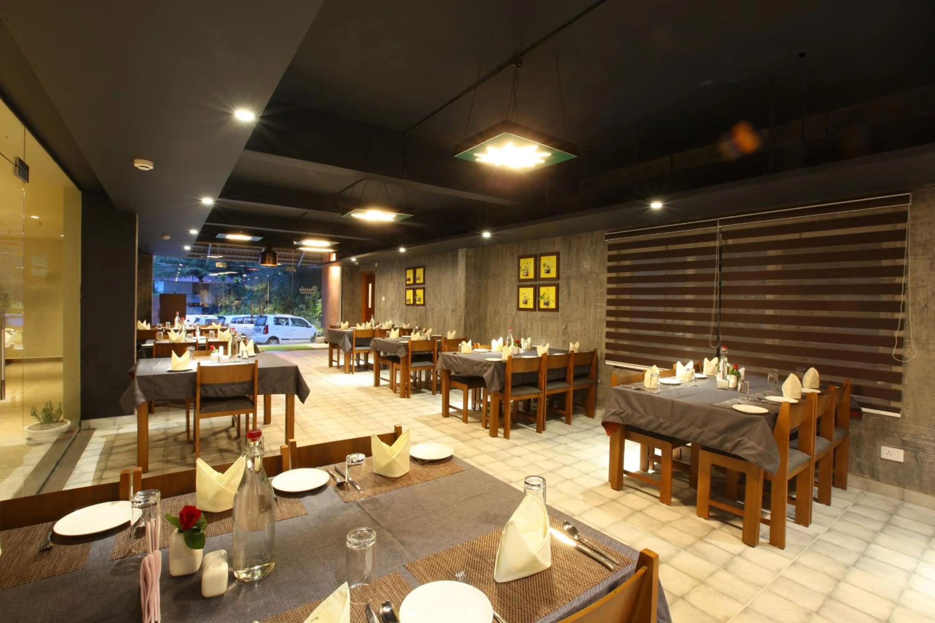 Restaurant/places to eat in Woodnote Thekkady