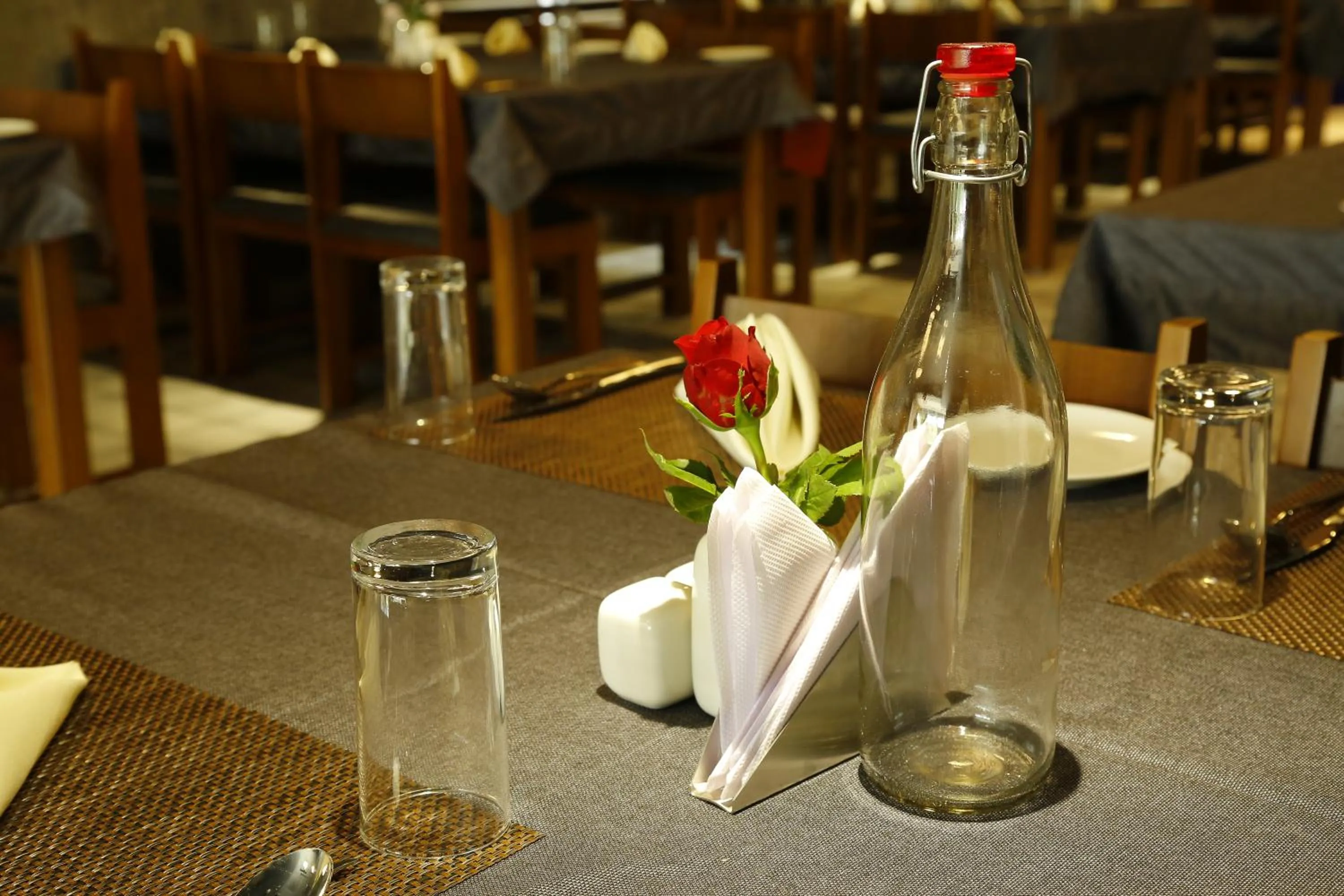 Restaurant/places to eat in Woodnote Thekkady