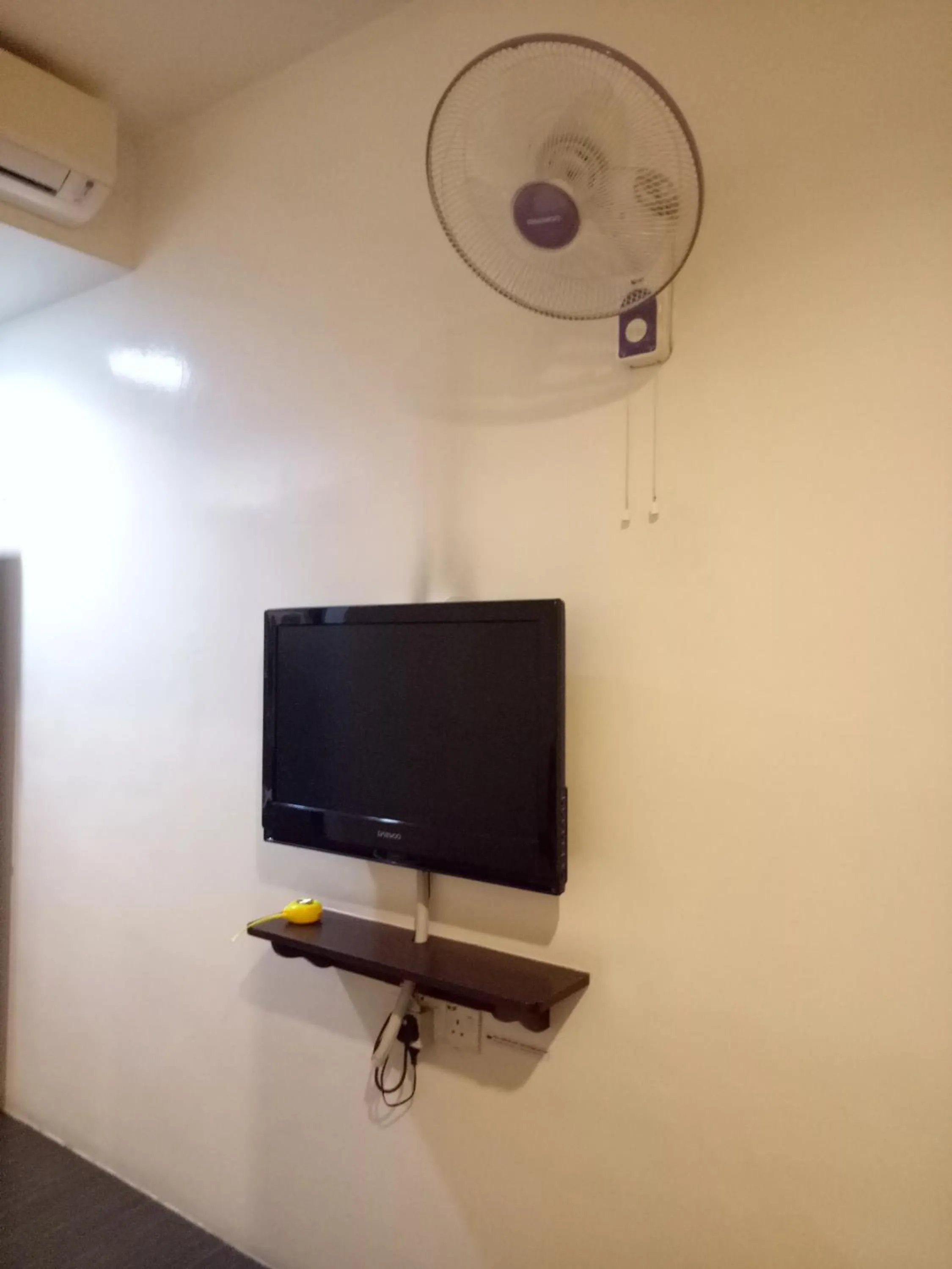 TV and multimedia in Hotel Sri Bernam