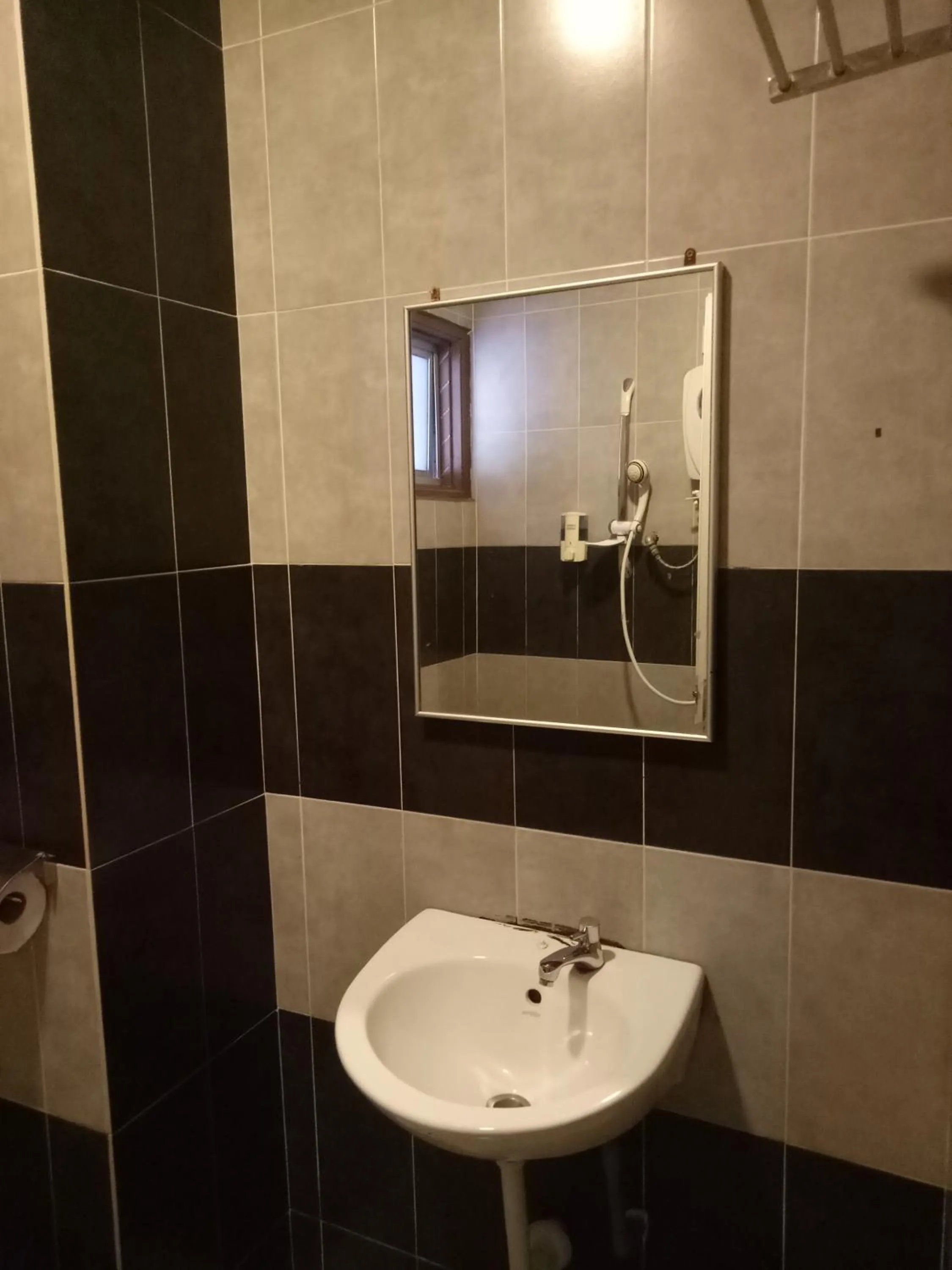 Bathroom in Hotel Sri Bernam