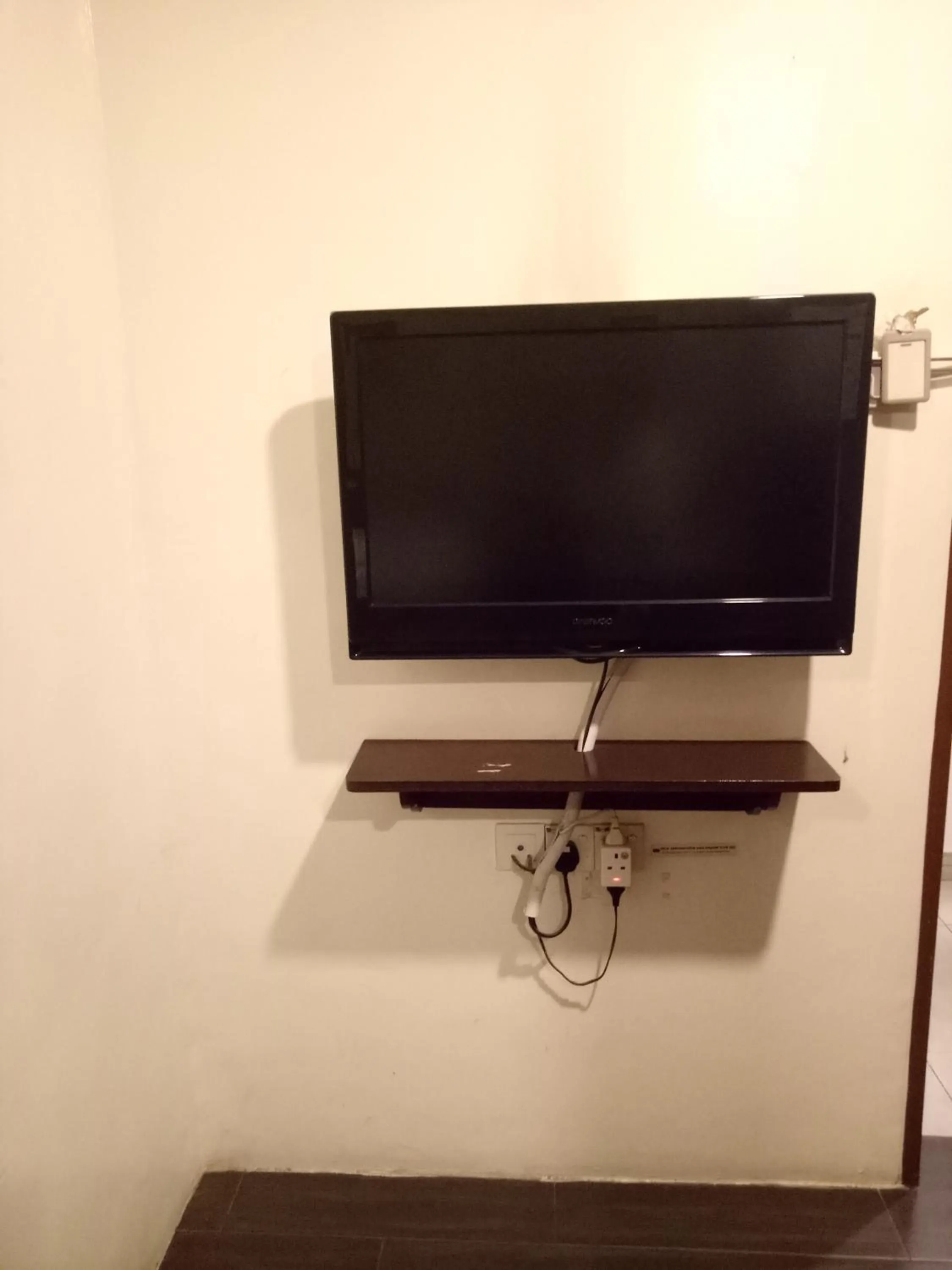 TV and multimedia in Hotel Sri Bernam