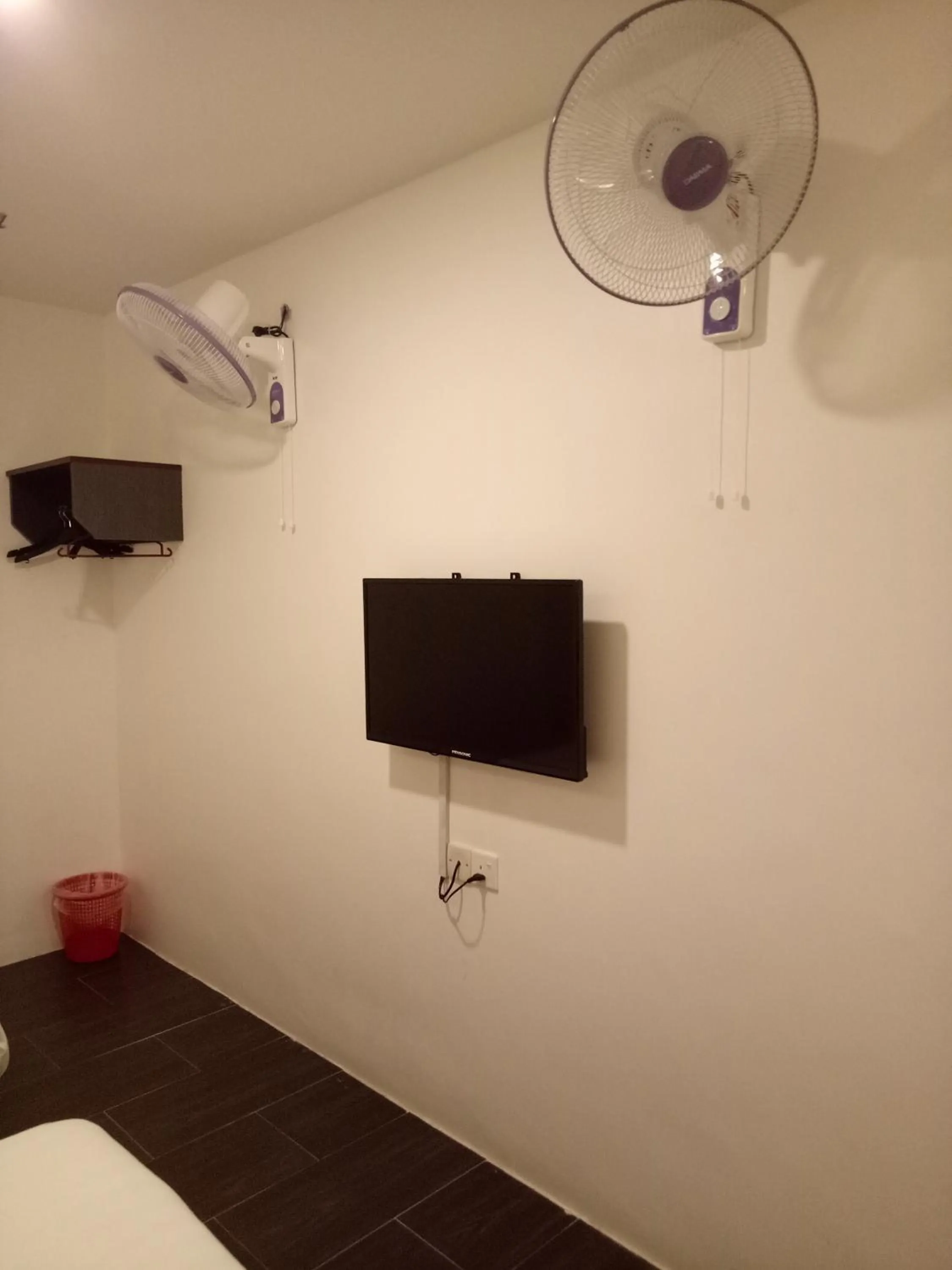 TV and multimedia in Hotel Sri Bernam