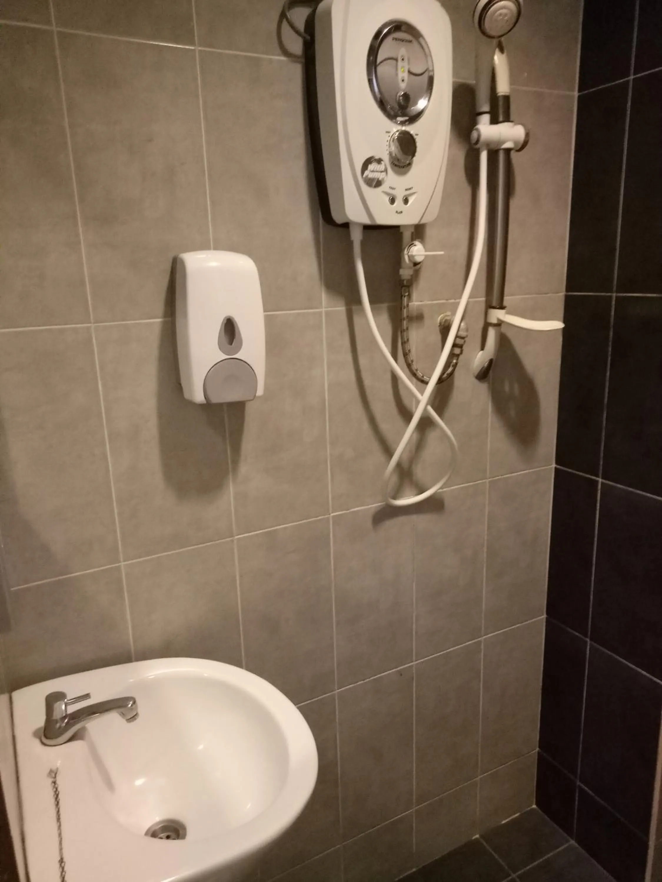 Bathroom in Hotel Sri Bernam