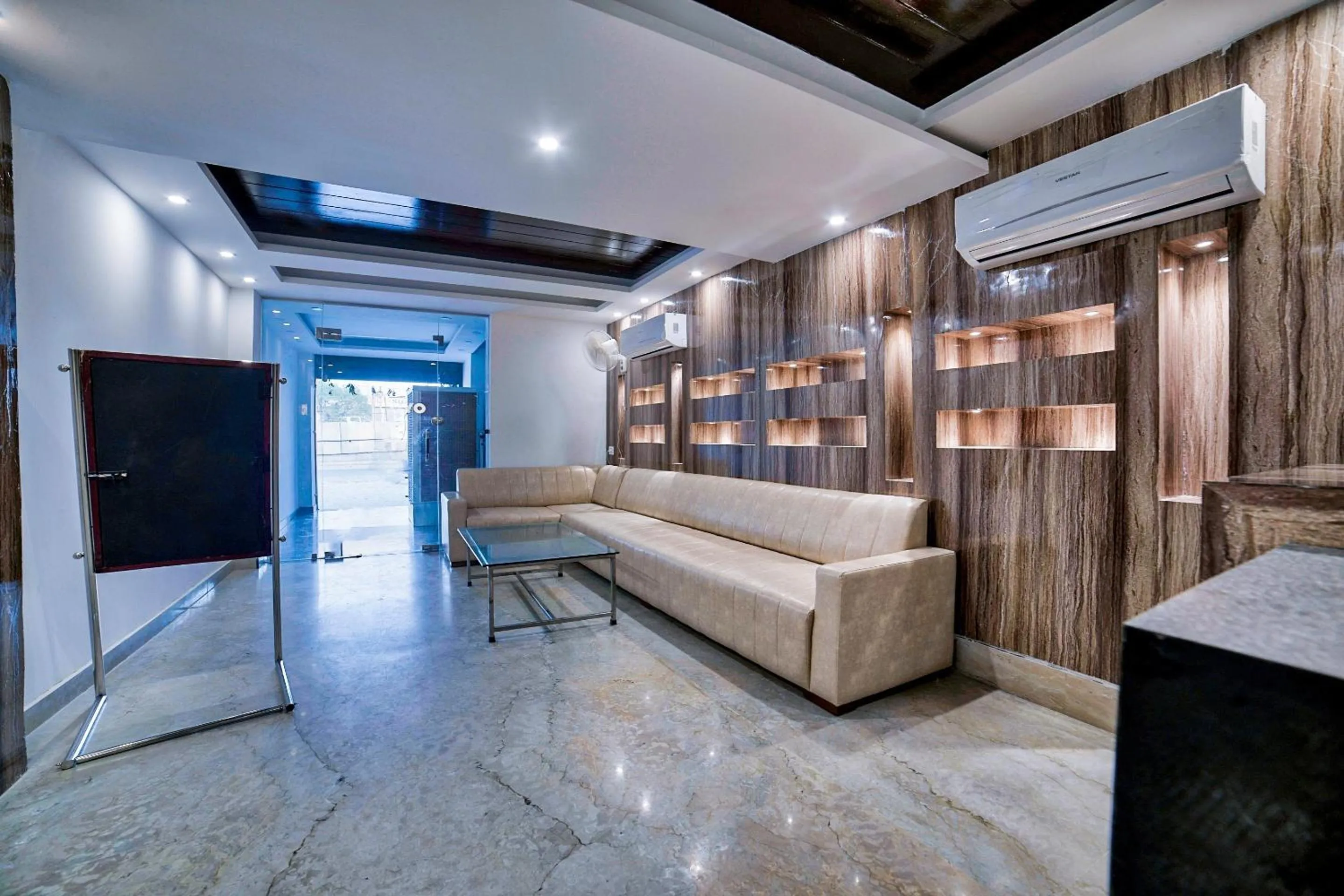 Lobby or reception in Hotel O Crown Residency