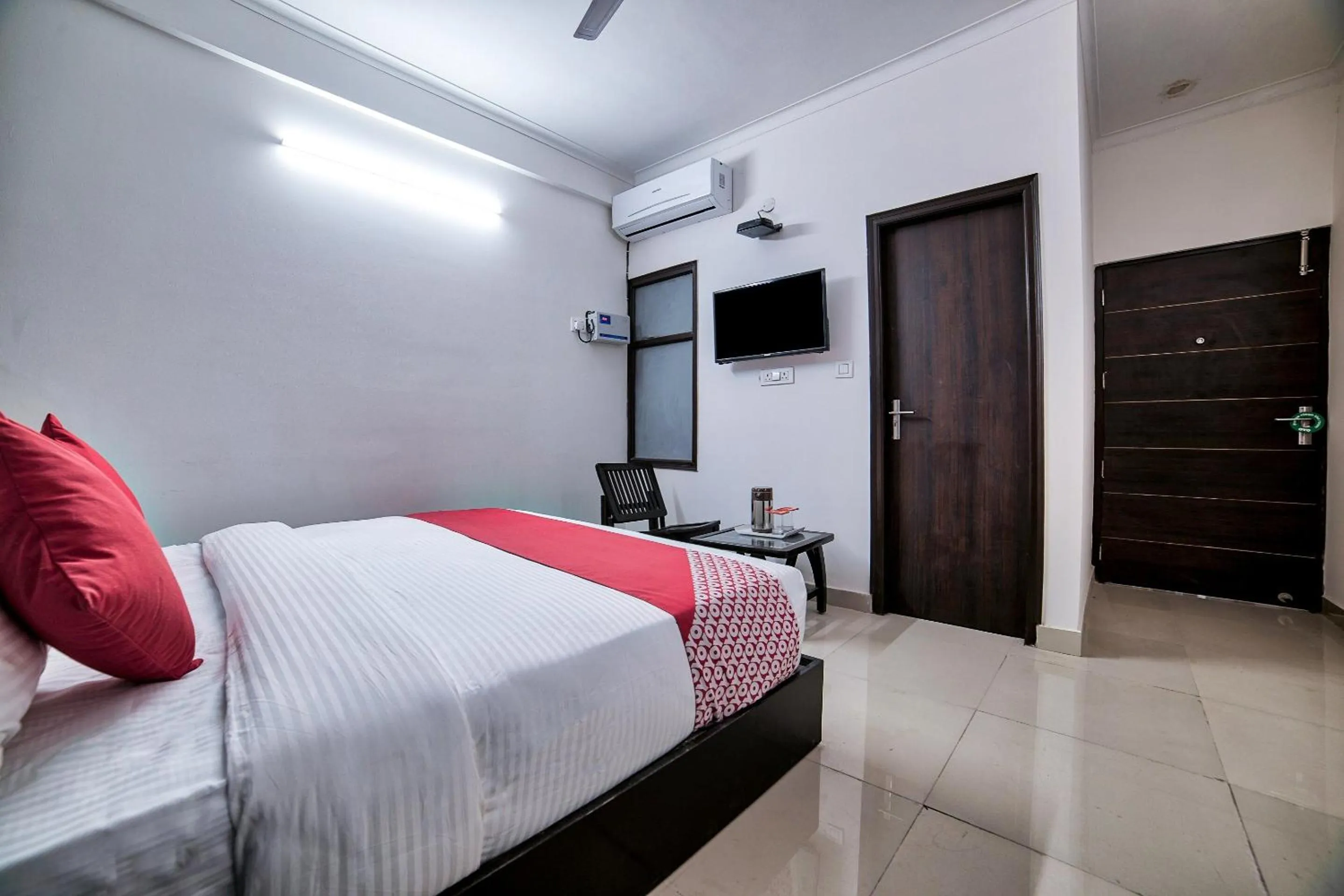 Bedroom, Bed in Hotel O Crown Residency