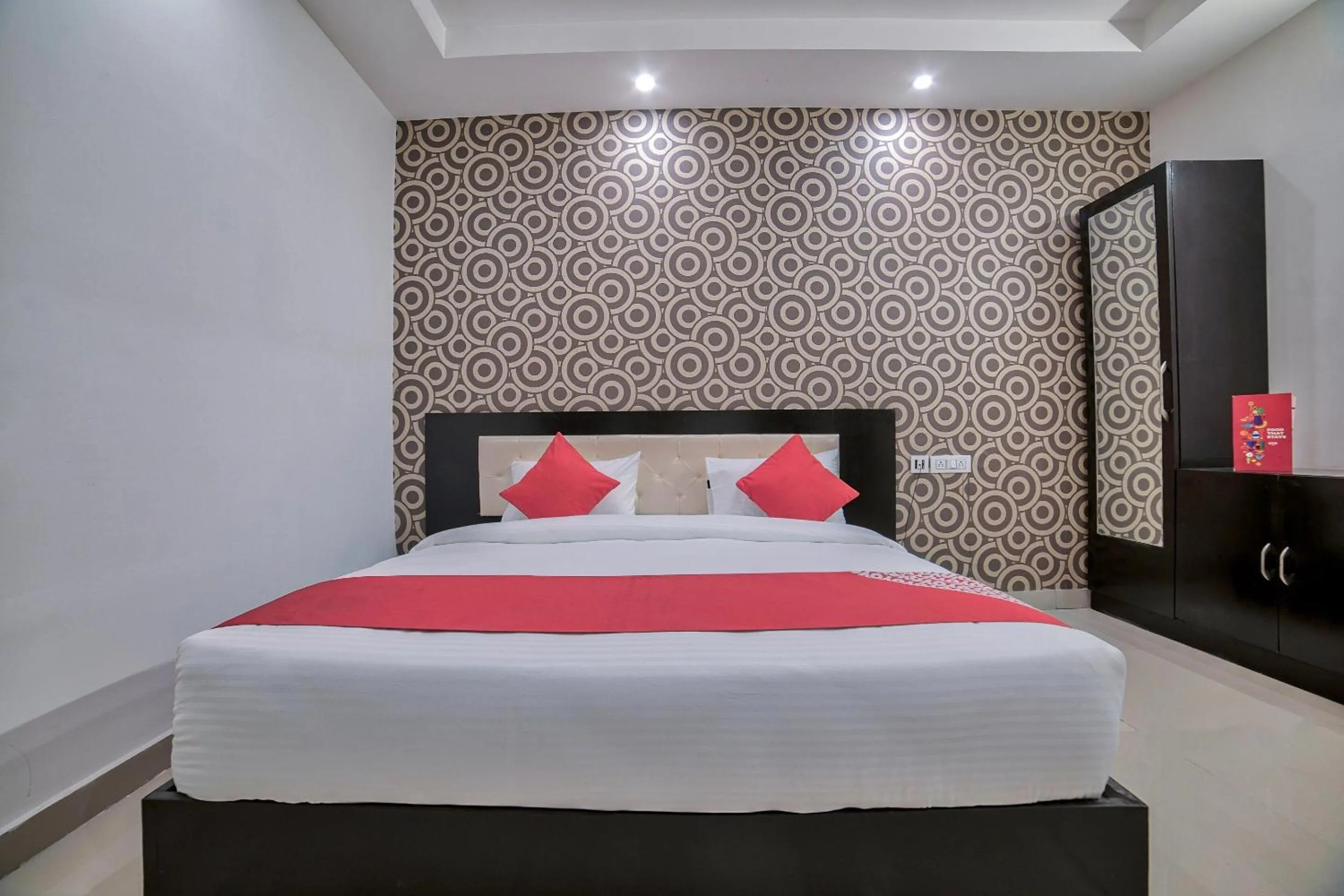 Bedroom, Bed in Hotel O Crown Residency
