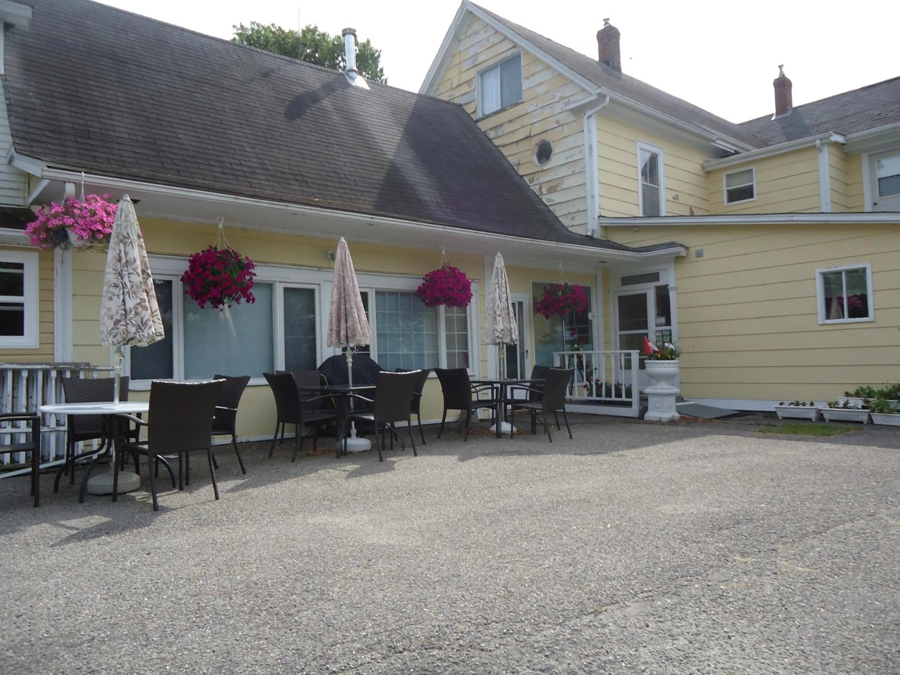Facade/entrance in Governor's Mansion Inn