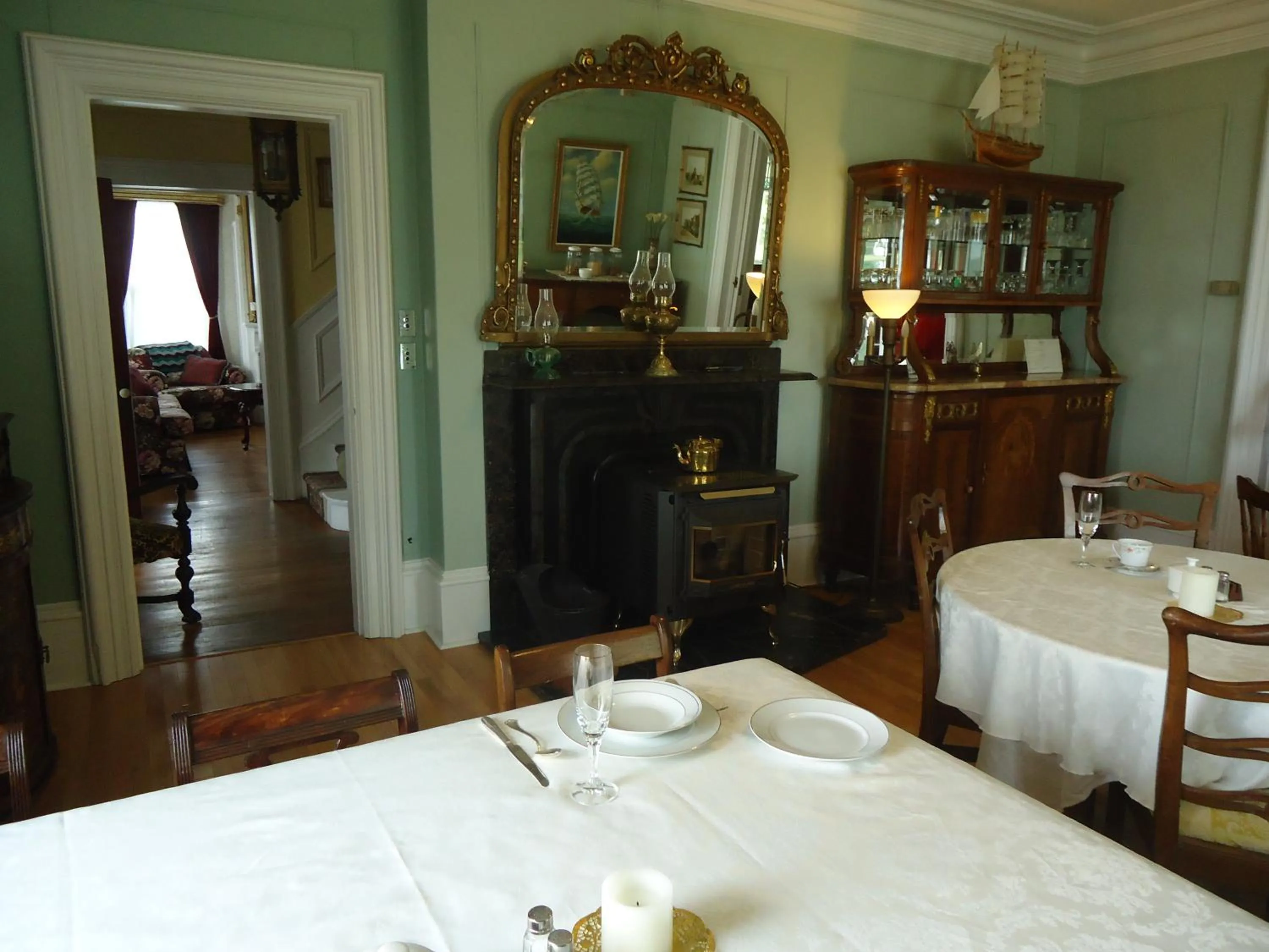 Restaurant/places to eat in Governor's Mansion Inn