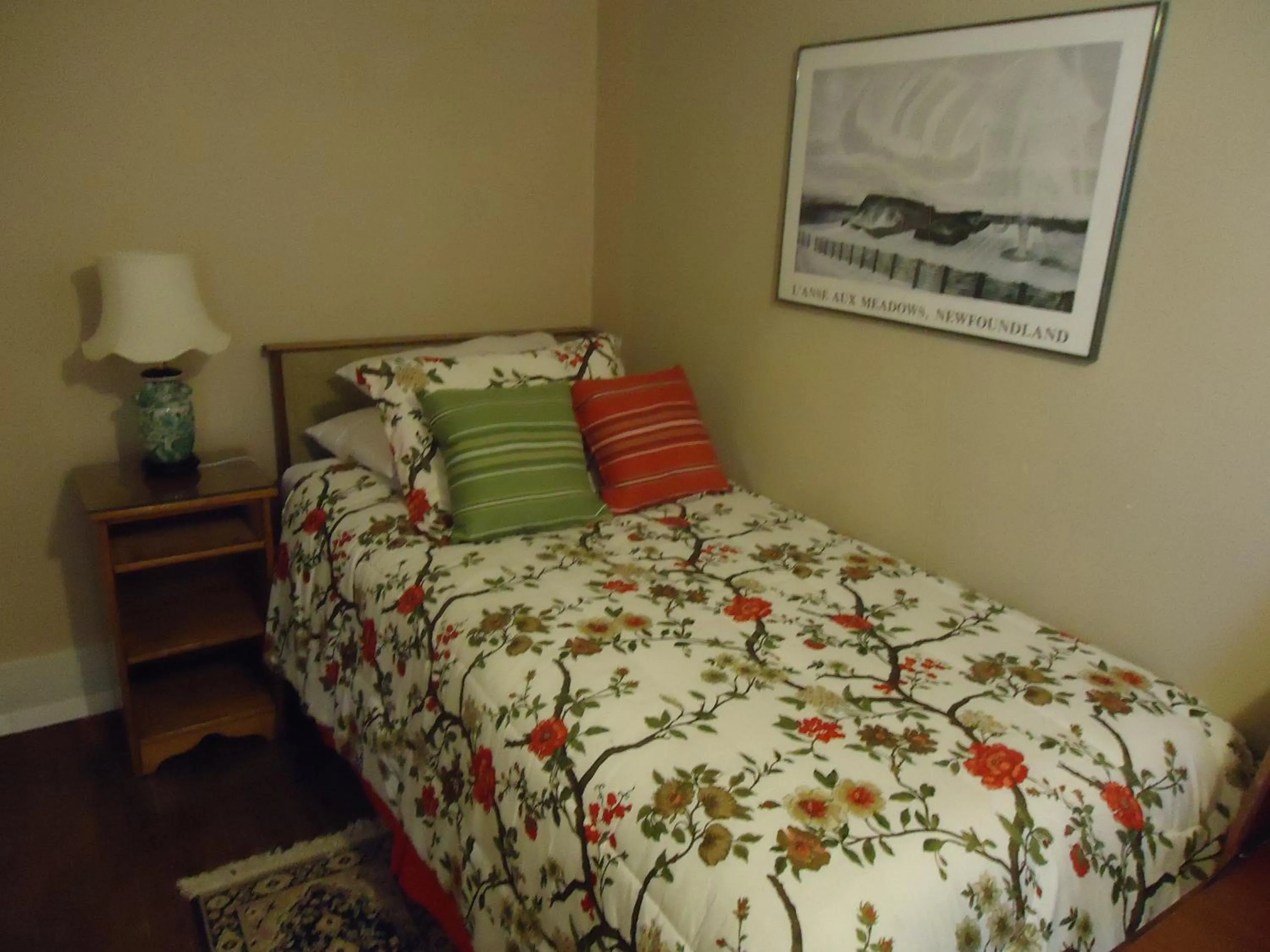 Bed in Governor's Mansion Inn