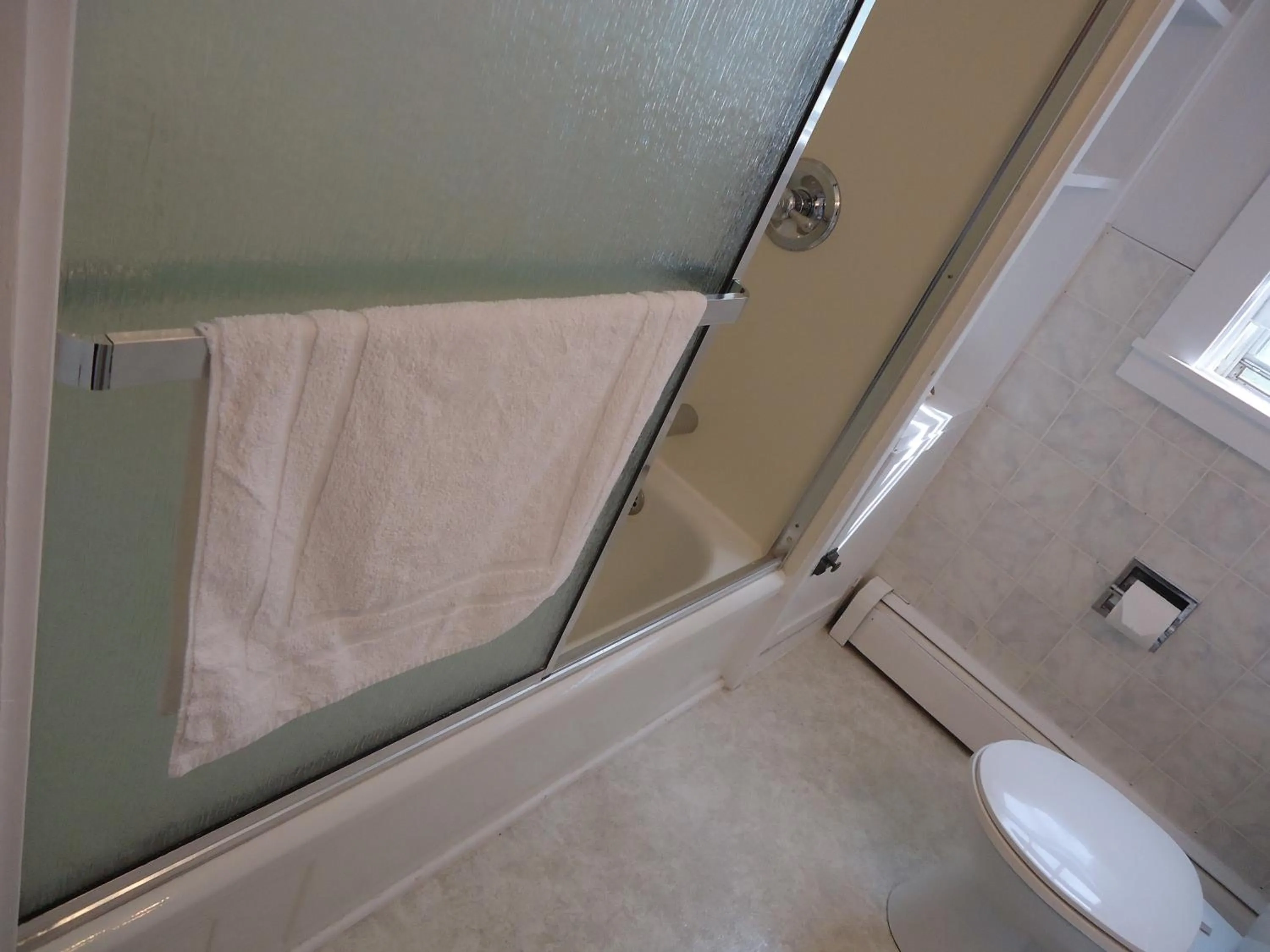 Bathroom in Governor's Mansion Inn