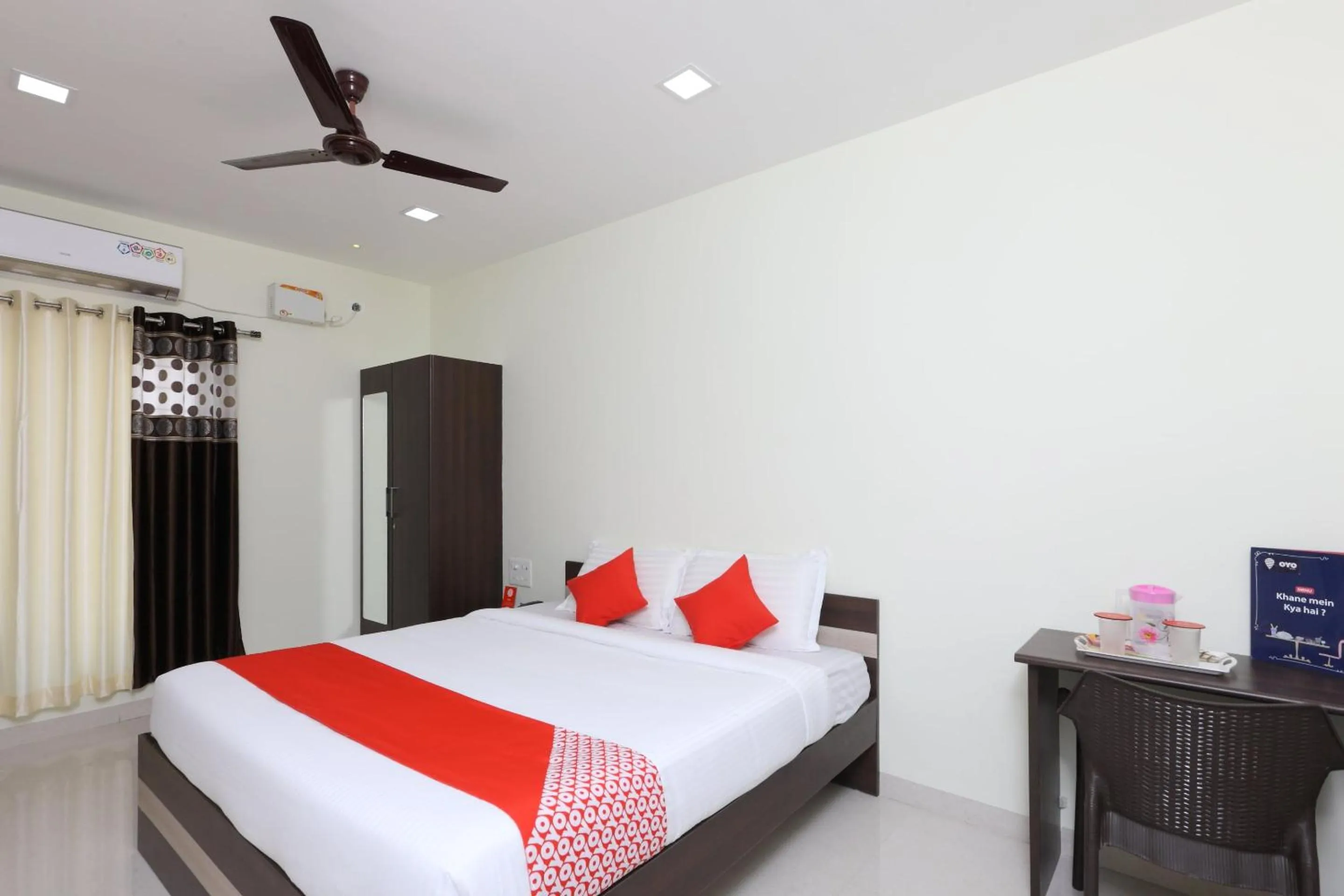 Bedroom in Super Hotel O Perfect Stay Near Meenambakkam Metro Station