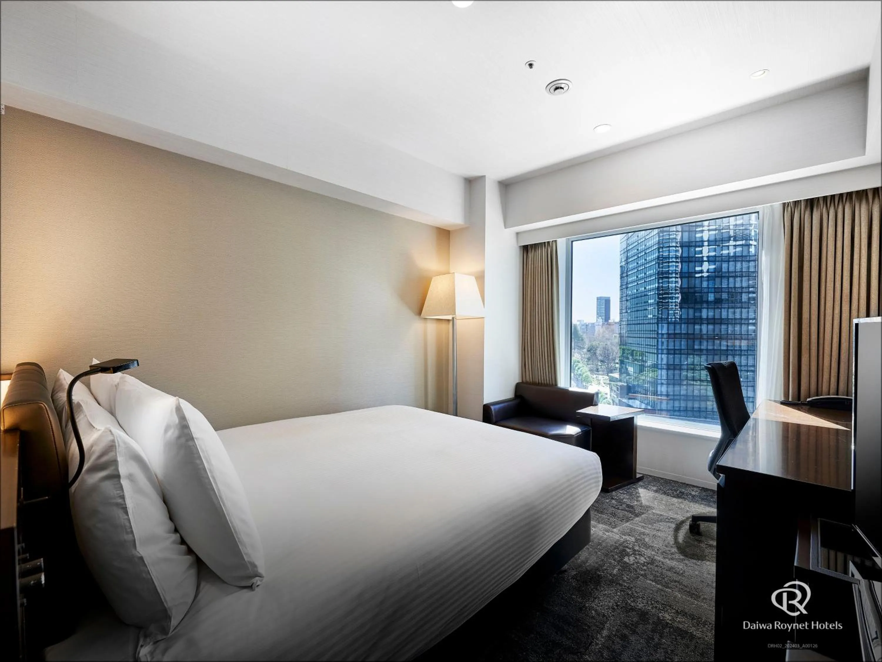 Bed in Daiwa Roynet Hotel Nishi-Shinjuku PREMIER