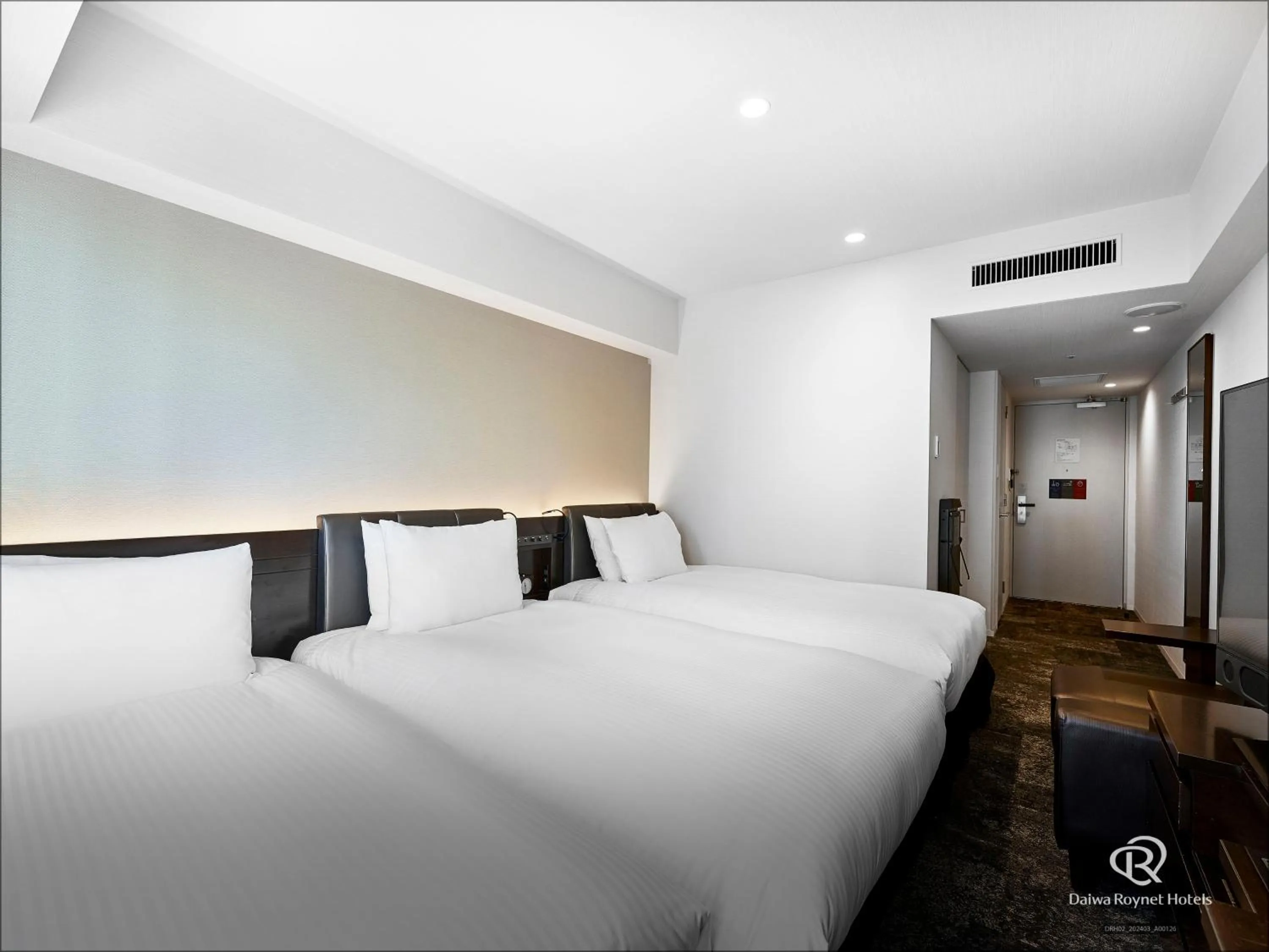 Bed in Daiwa Roynet Hotel Nishi-Shinjuku PREMIER