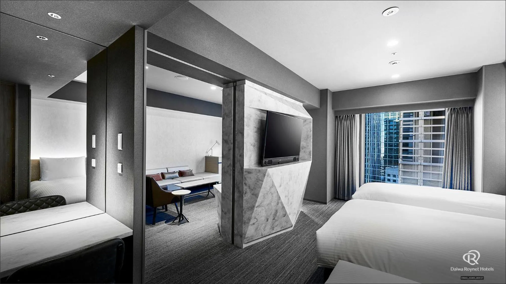 Photo of the whole room, Bed in Daiwa Roynet Hotel Nishi-Shinjuku PREMIER