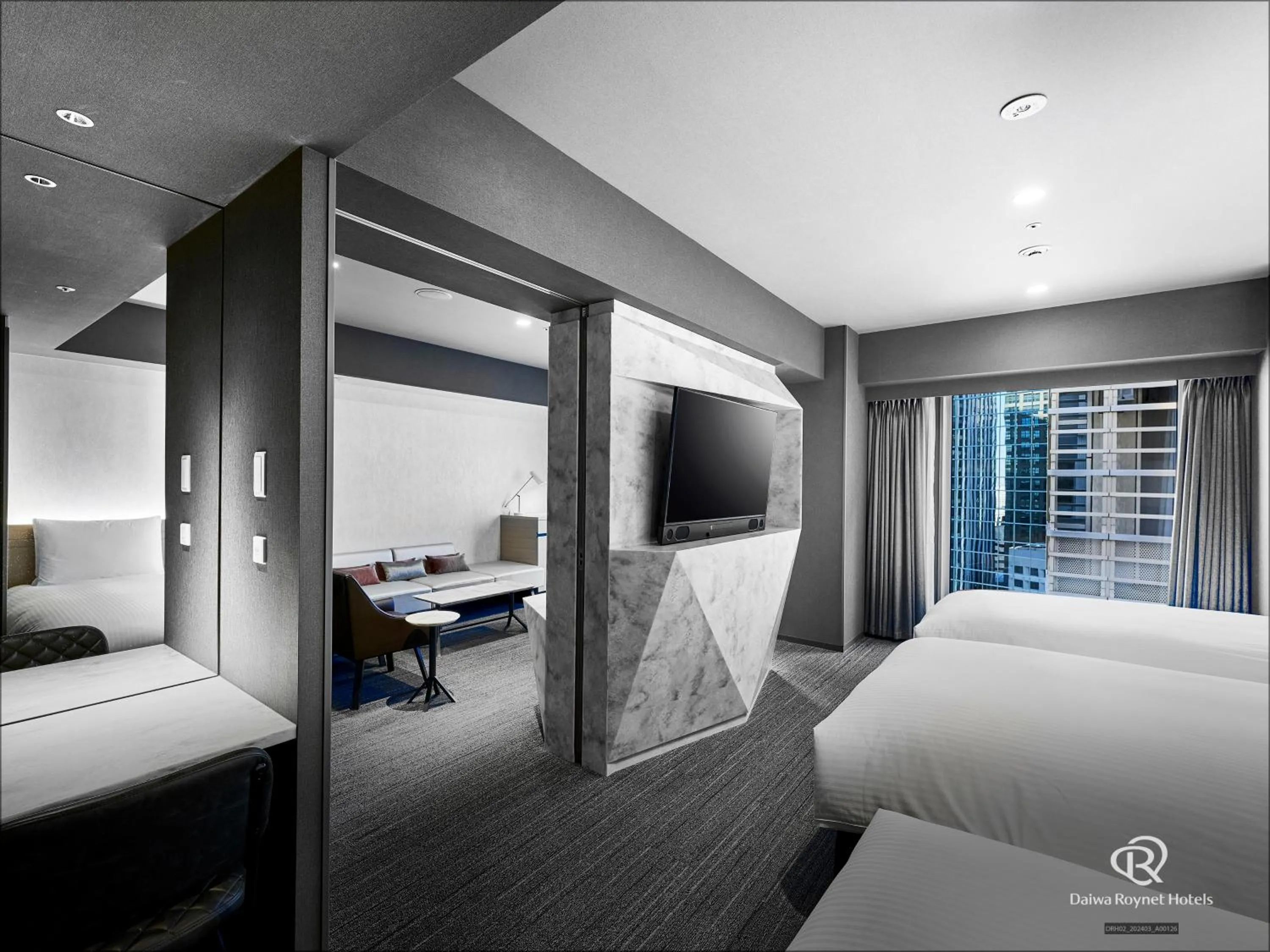 Photo of the whole room, Bed in Daiwa Roynet Hotel Nishi-Shinjuku PREMIER