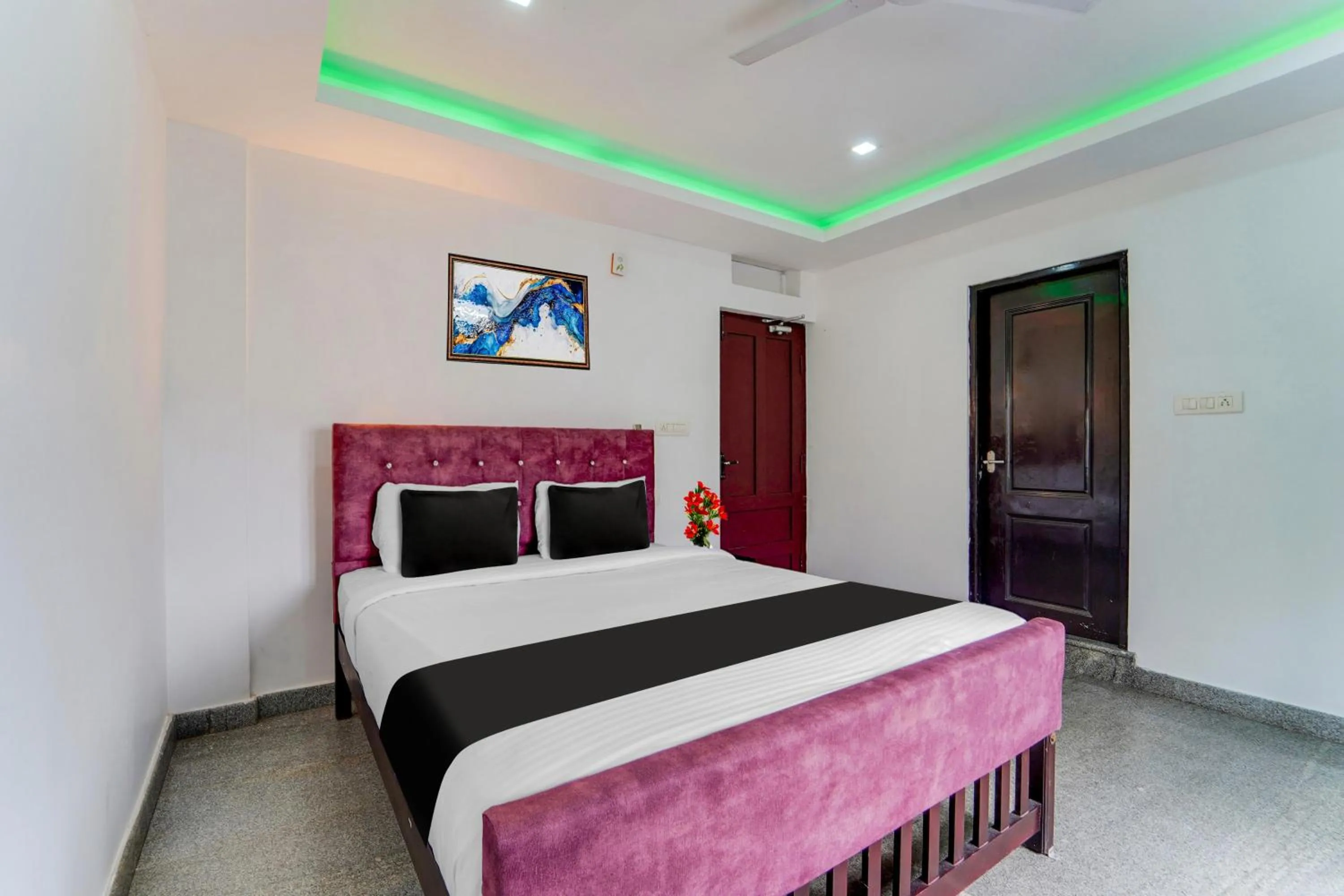 Bedroom, Bed in Hotel O Aluva Town
