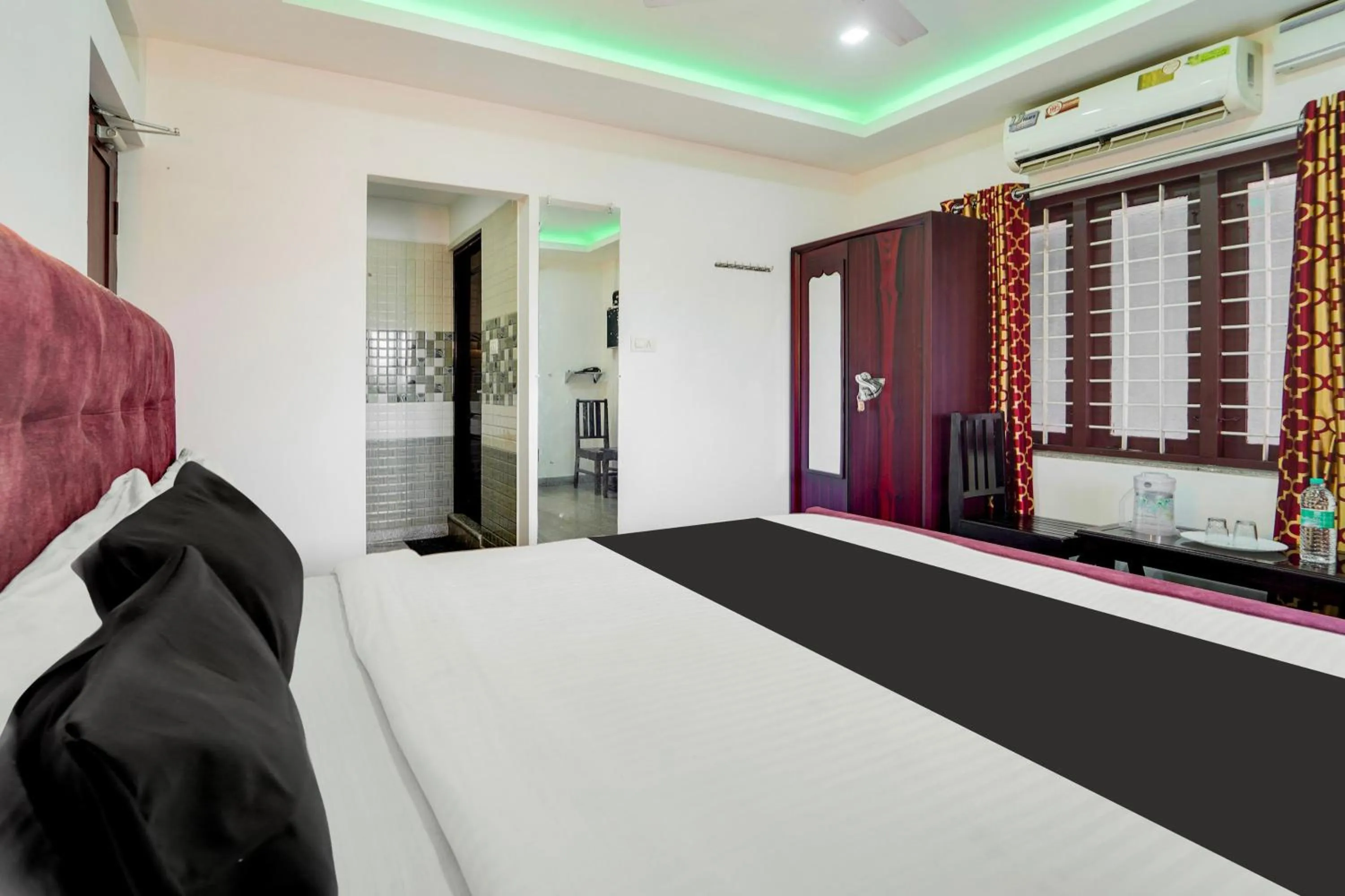Bedroom, Bed in Hotel O Aluva Town