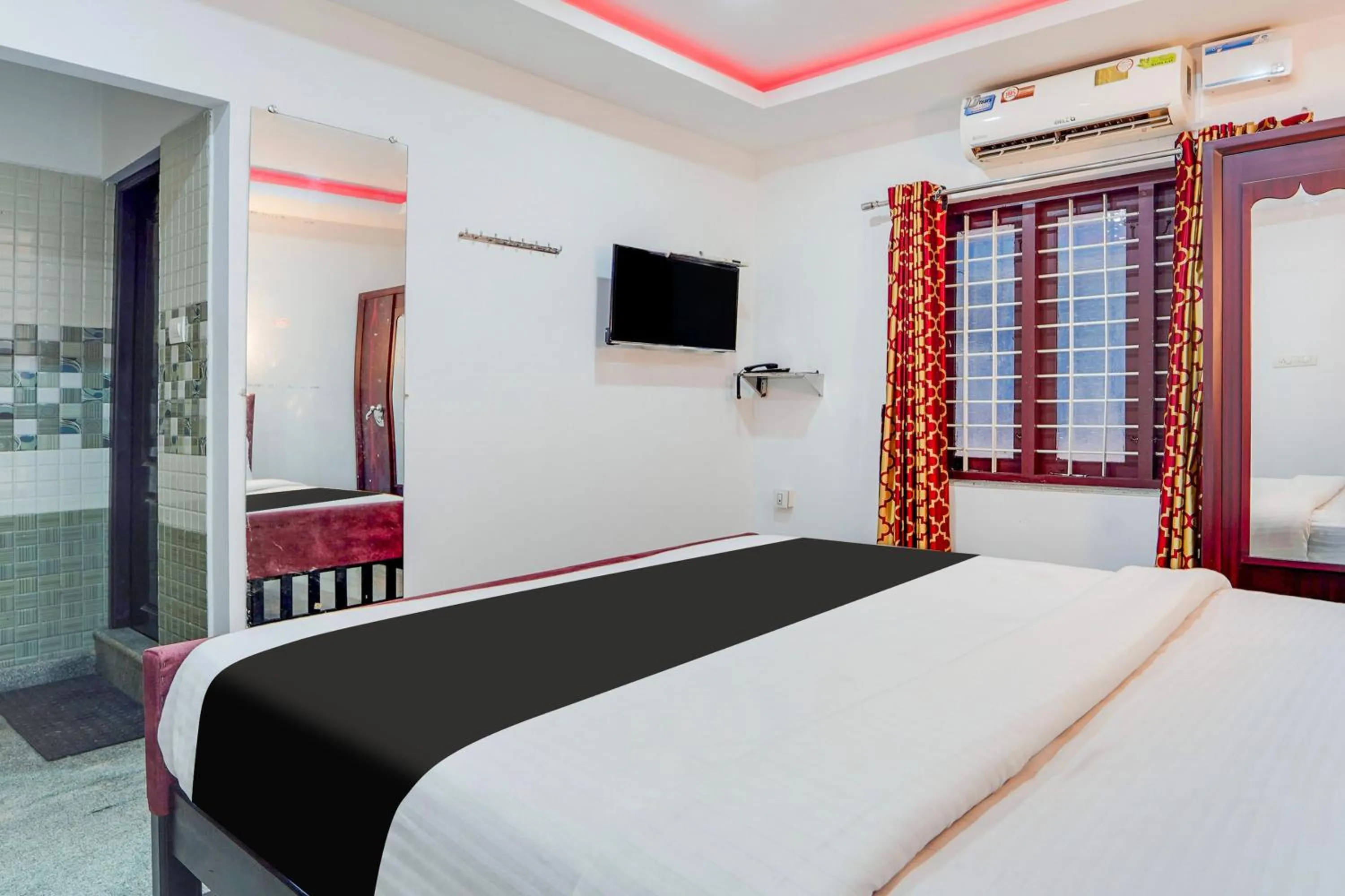 Bedroom, Bed in Hotel O Aluva Town