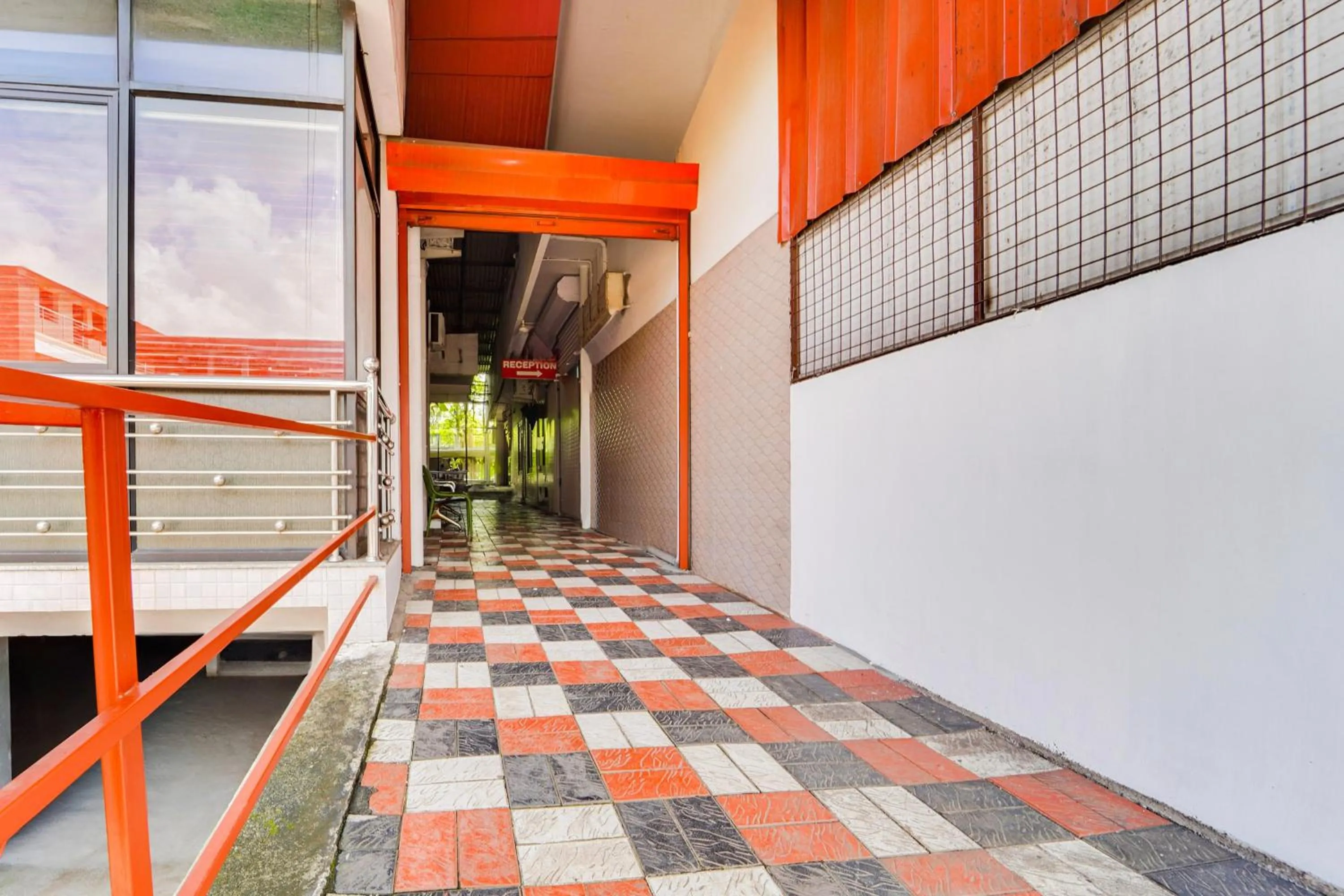 Facade/entrance in Hotel O Aluva Town