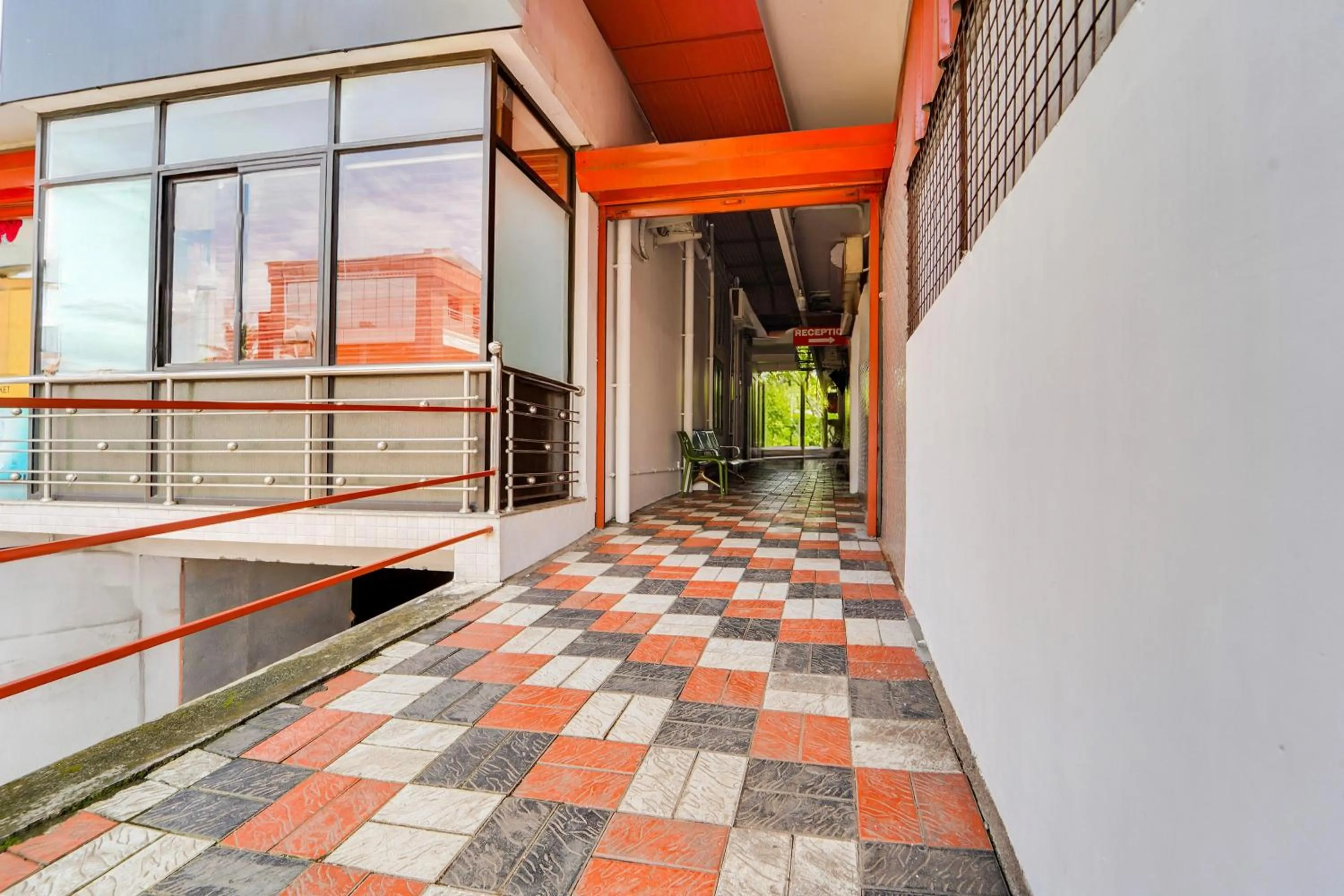 Facade/entrance in Hotel O Aluva Town