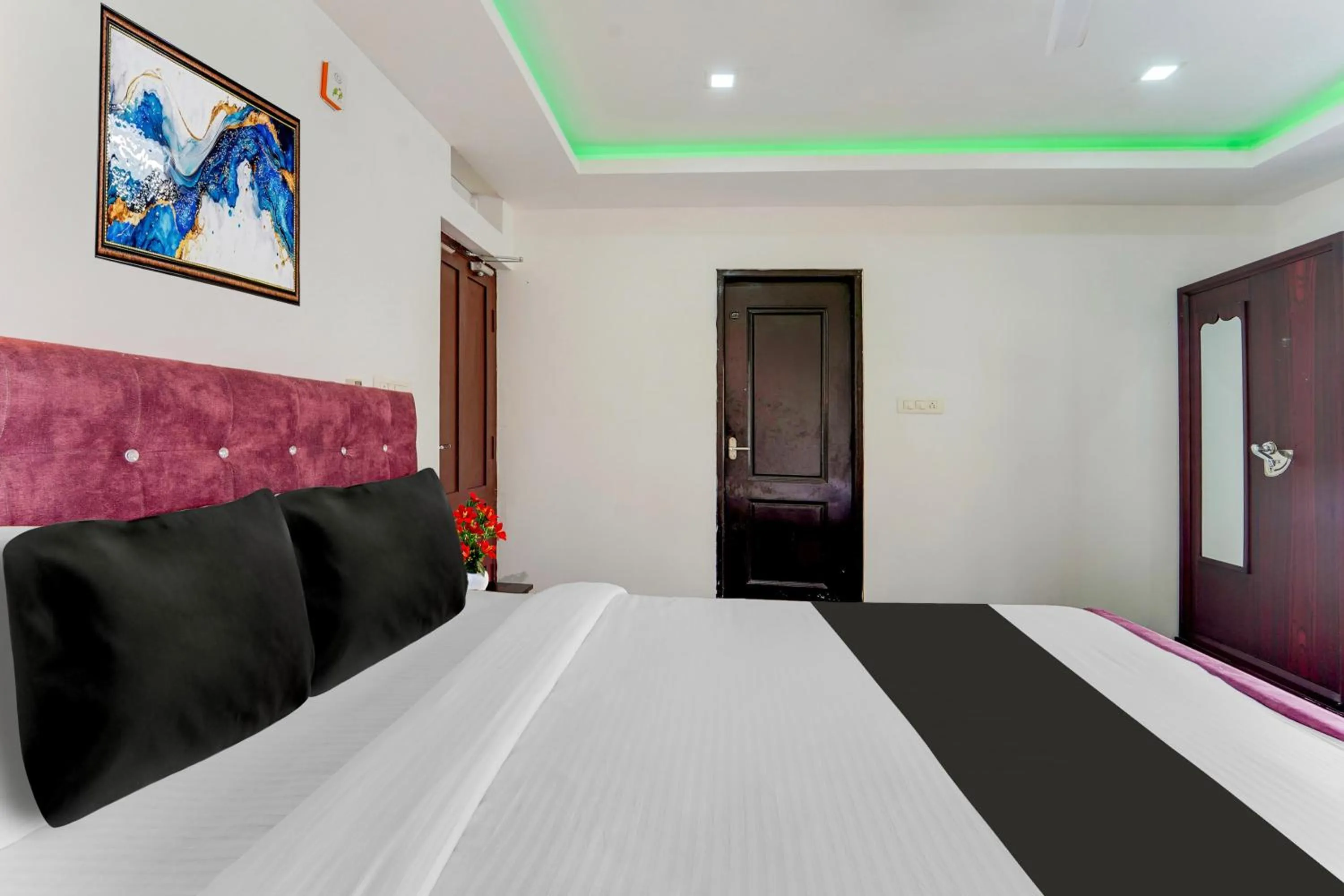 Bedroom, Bed in Hotel O Aluva Town