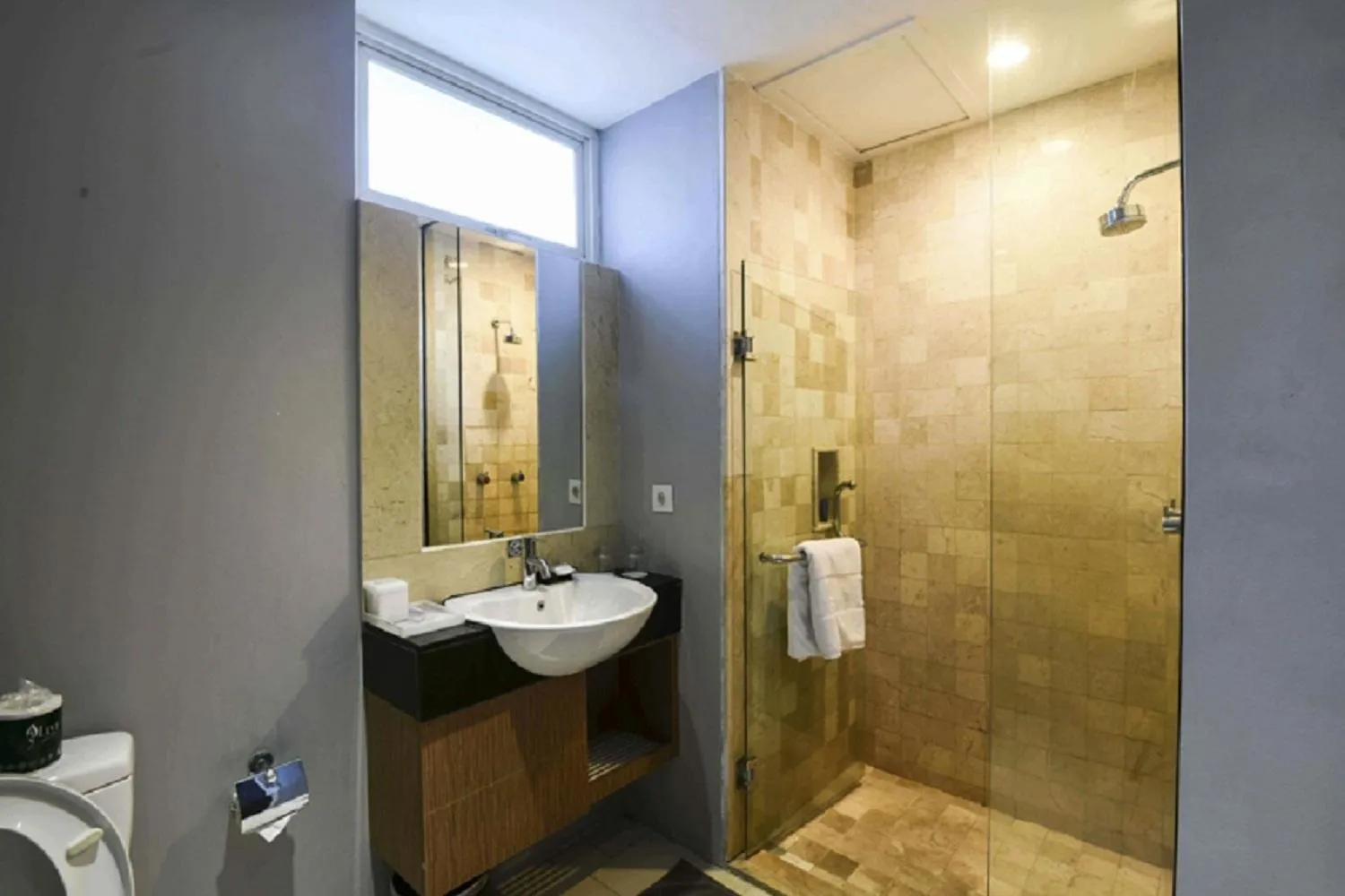 Bathroom in The Malibu Suites Balikpapan by Sissae Living