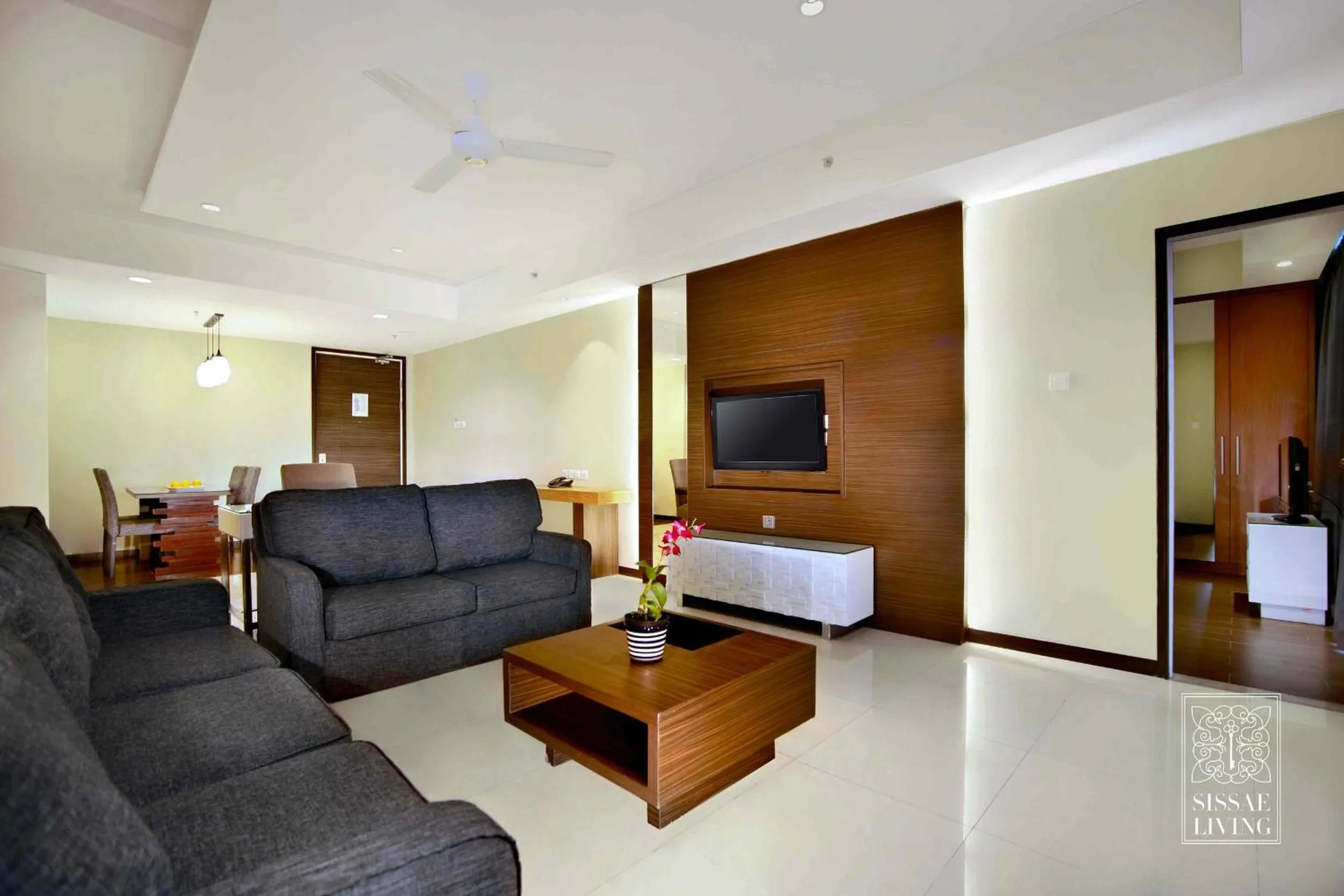Living room in The Malibu Suites Balikpapan by Sissae Living