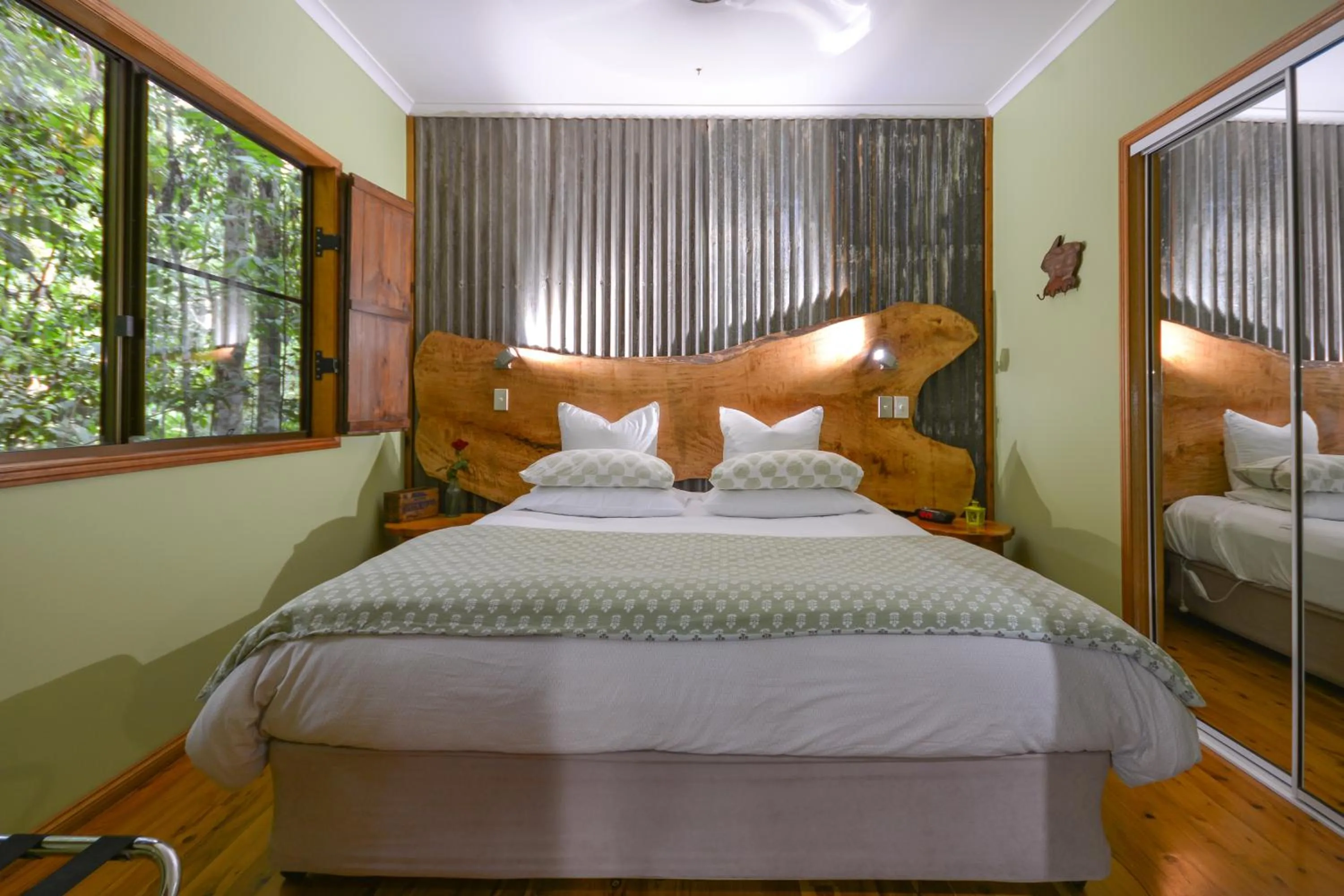 Photo of the whole room, Bed in Crater Lakes Rainforest Cottages