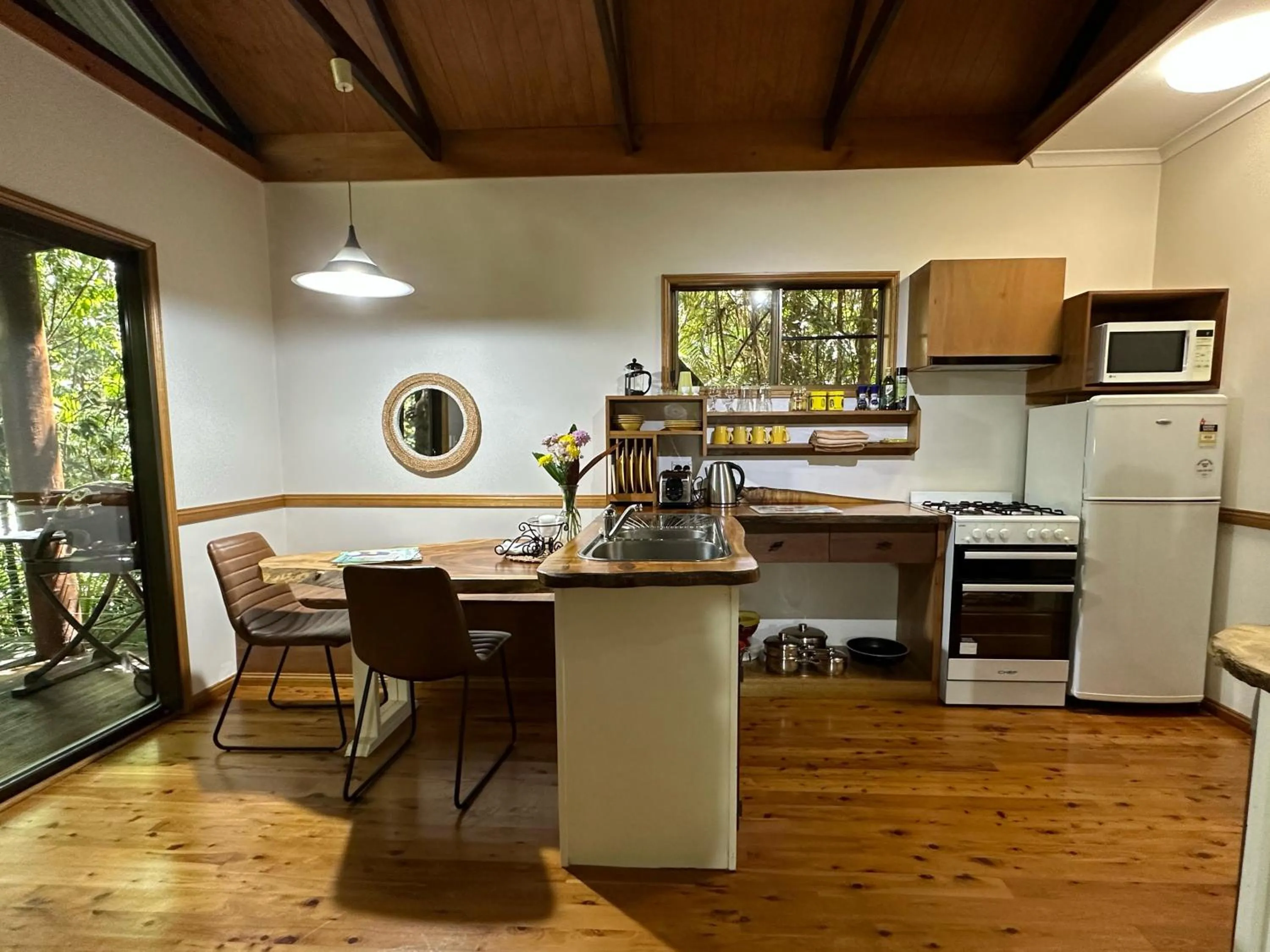 Kitchen or kitchenette in Crater Lakes Rainforest Cottages