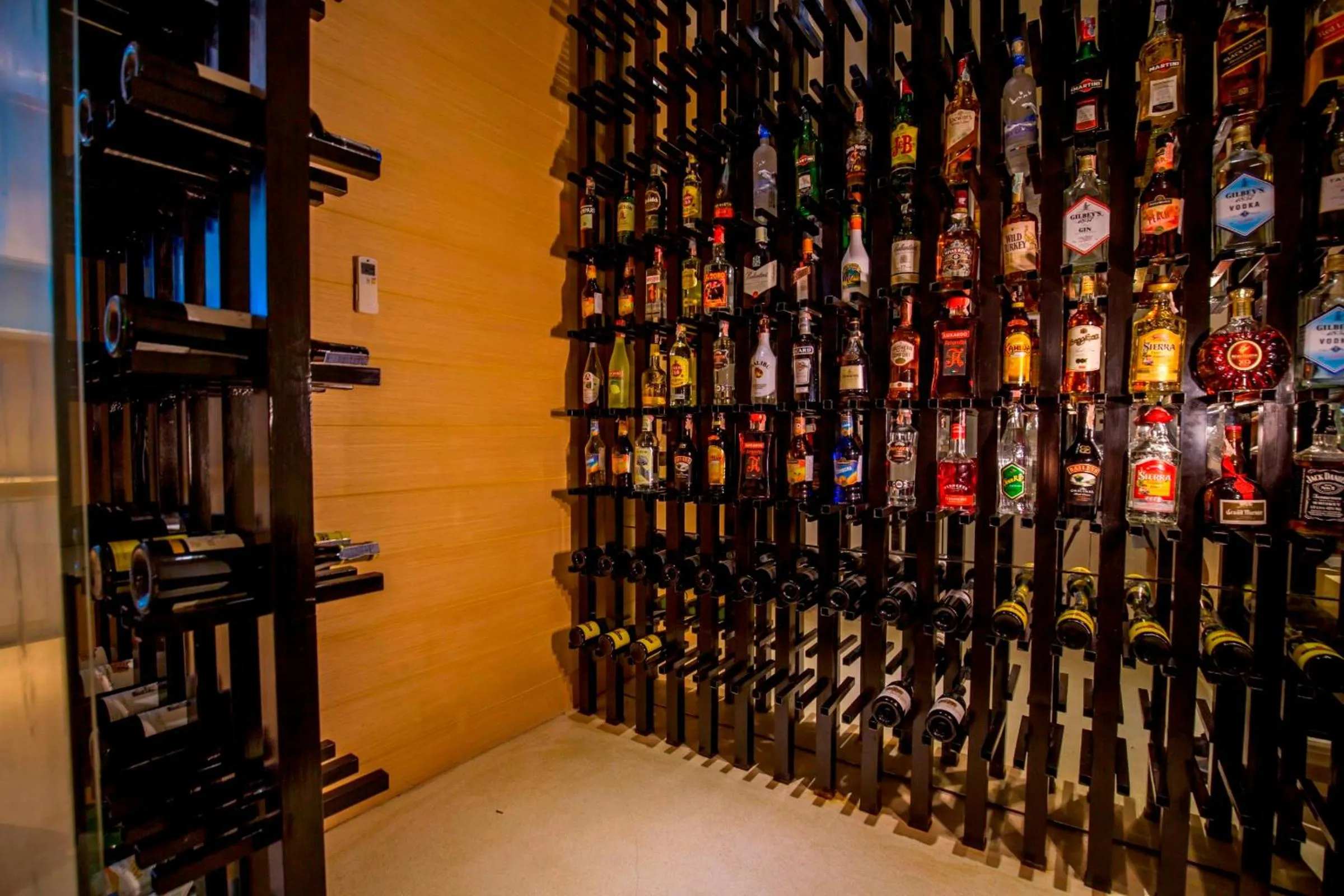 Restaurant/places to eat in The Anda Mani Khaolak Beachfront Villas - Adult only