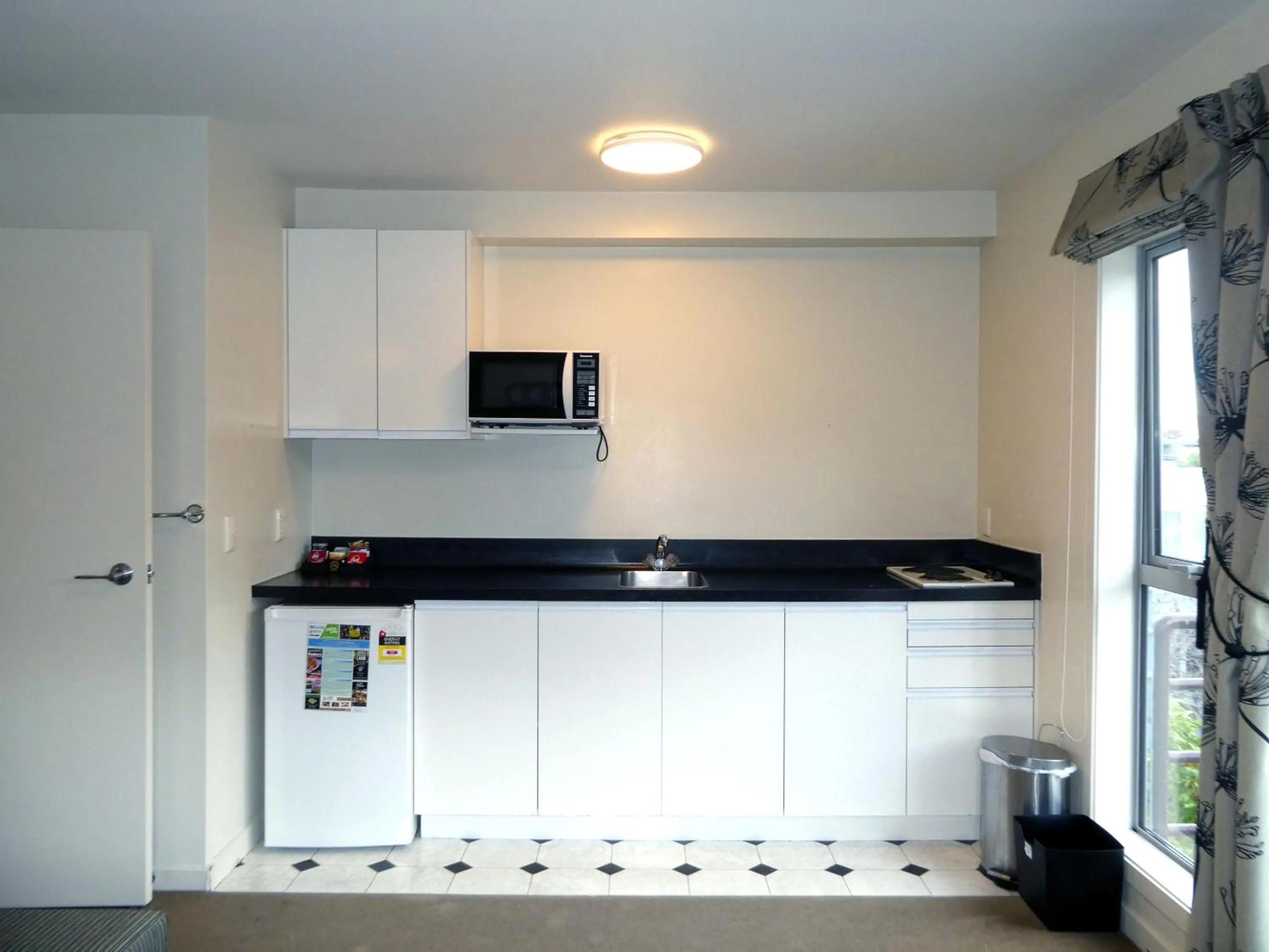 Kitchen or kitchenette in Caples Court Motel & Apartments