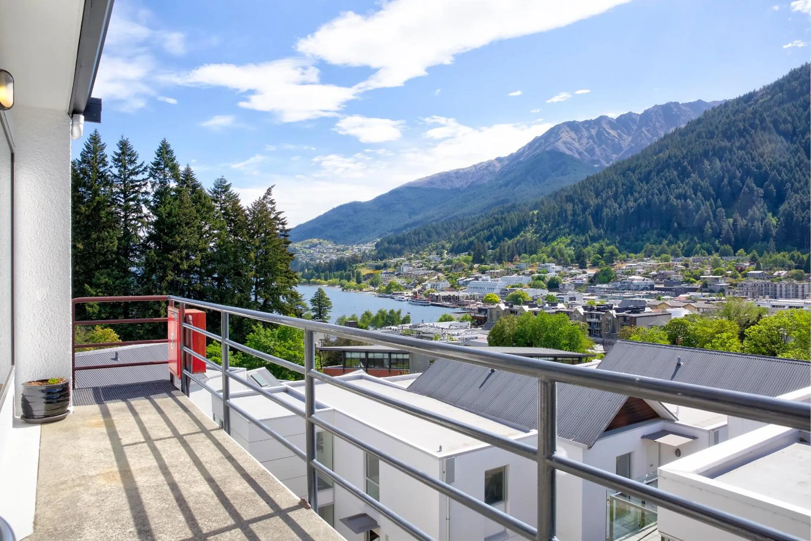 Balcony/Terrace in Caples Court Motel & Apartments