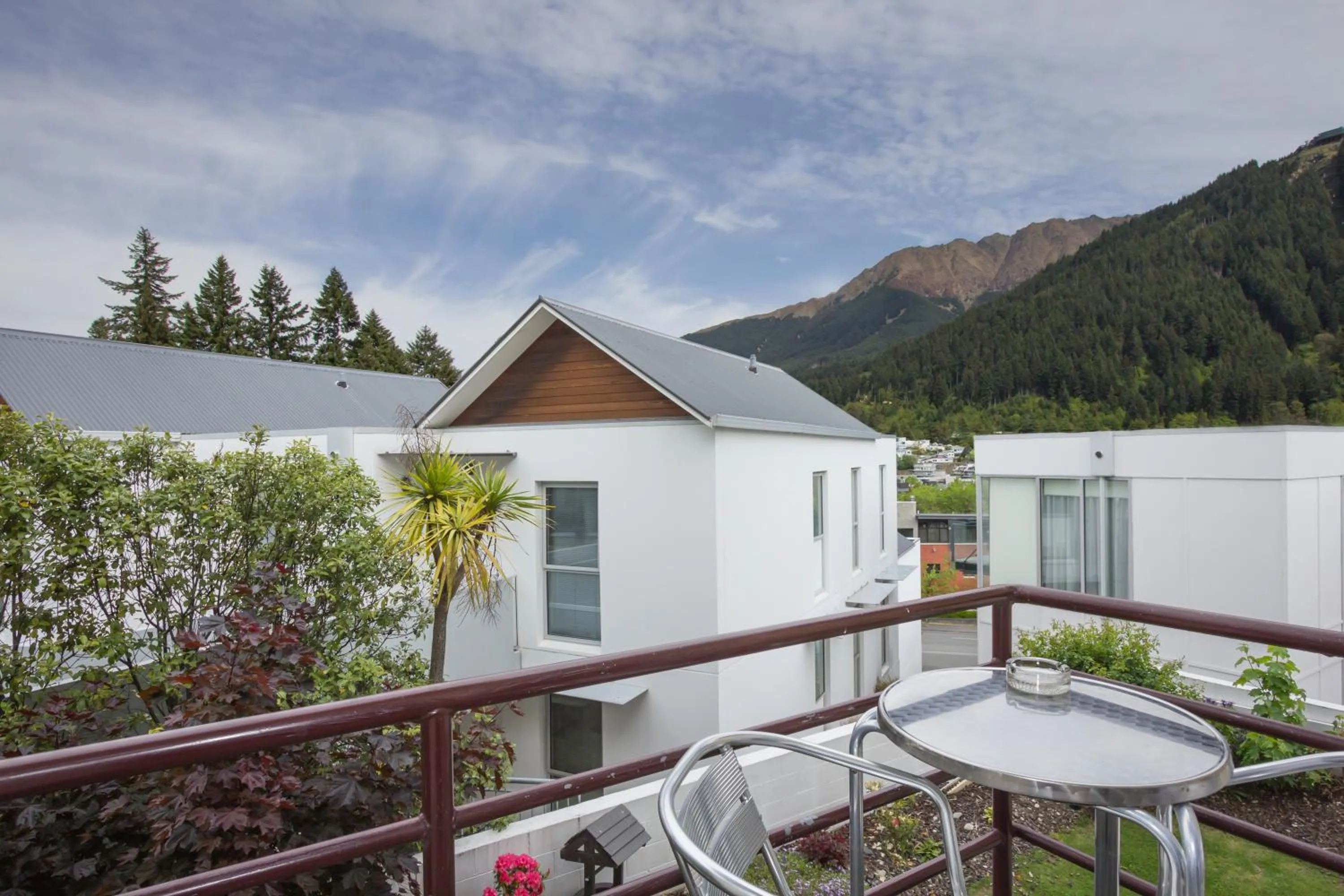 Natural landscape in Caples Court Motel & Apartments