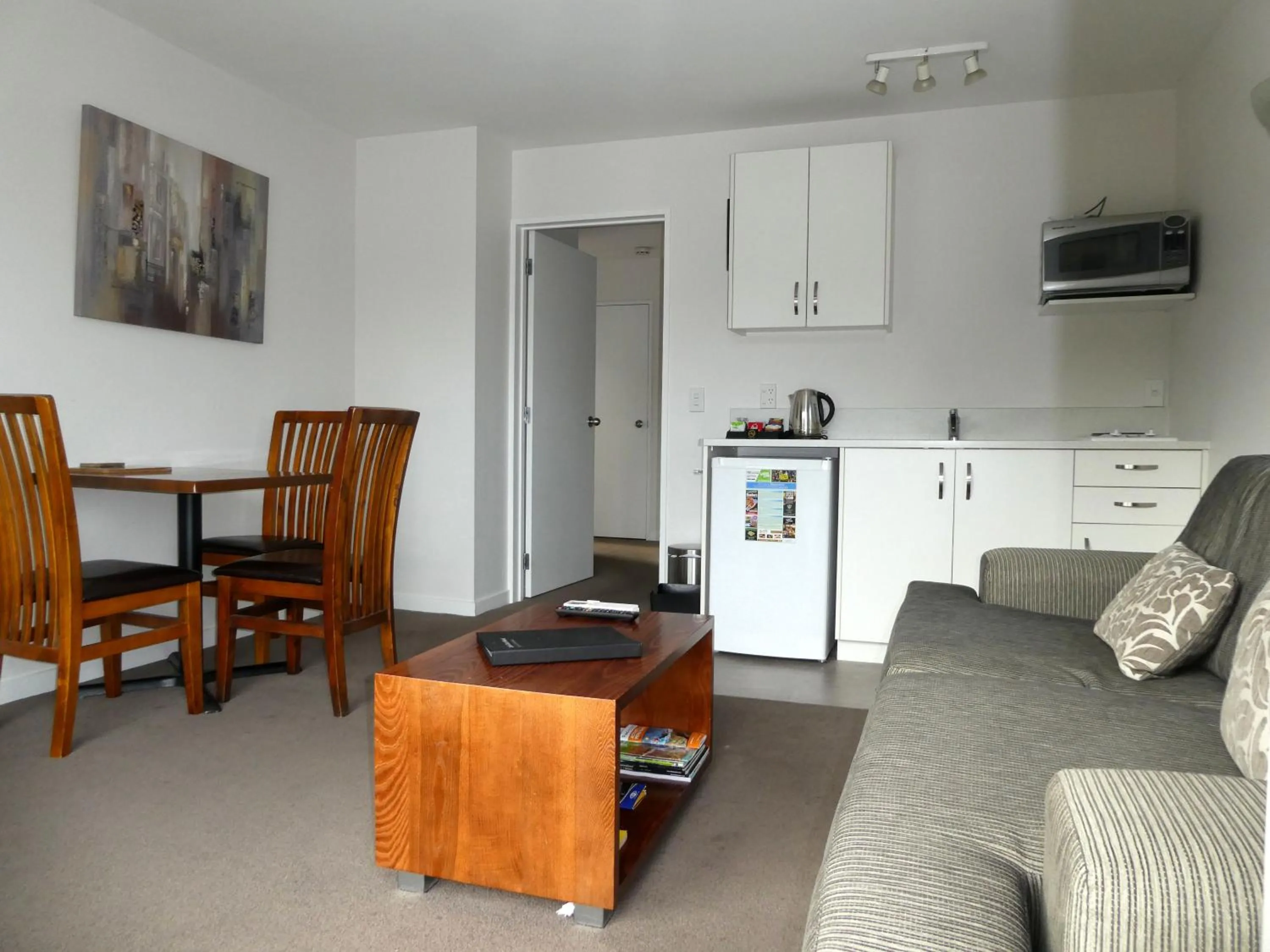 Living room in Caples Court Motel & Apartments