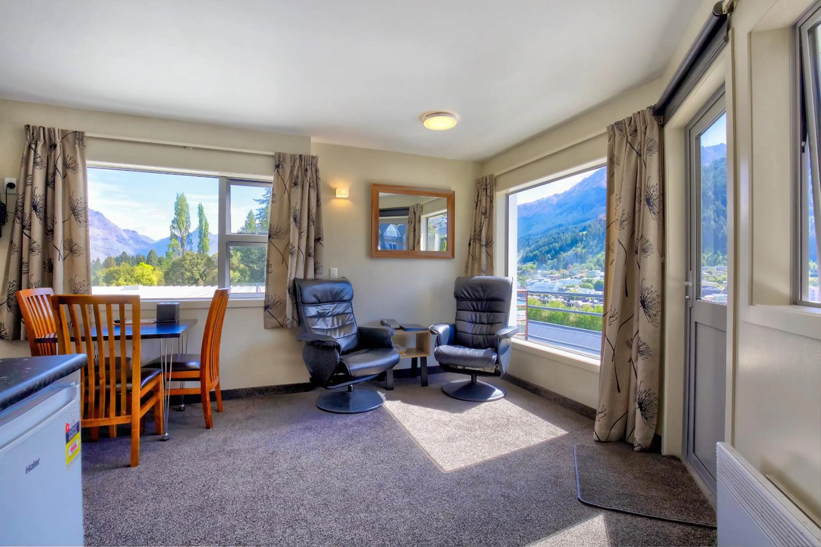 Living room in Caples Court Motel & Apartments