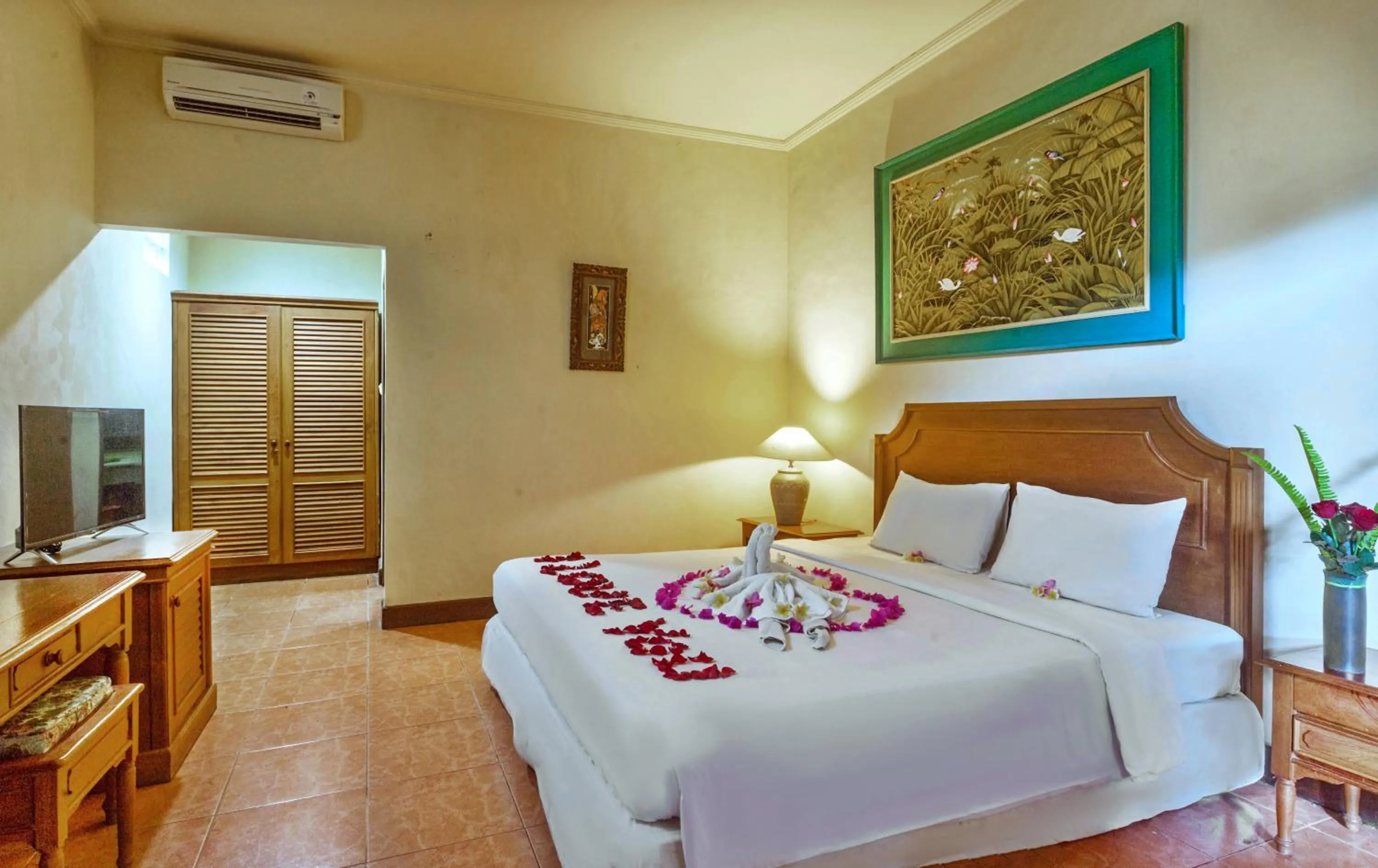 Photo of the whole room, Bed in Dewi Sinta Hotel and Restaurant